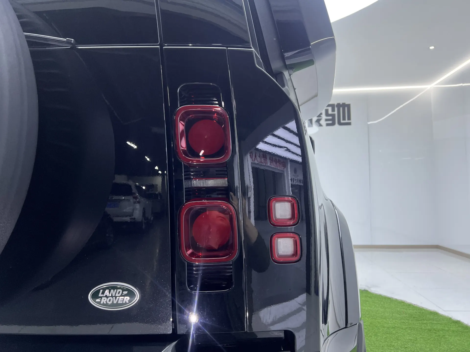Land Rover Defender, 2023 12