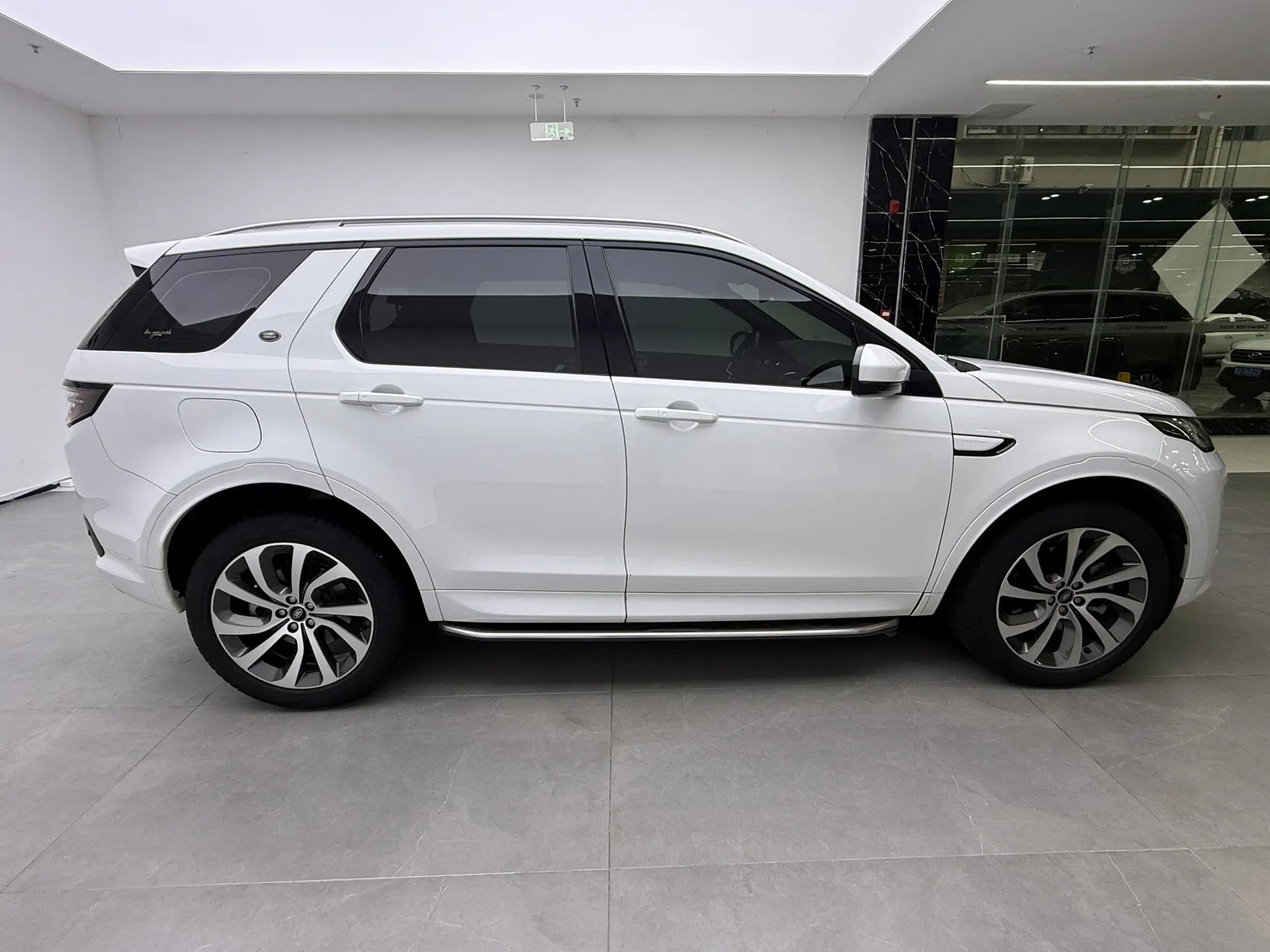 Land Rover Discovery Sport, 2023 4