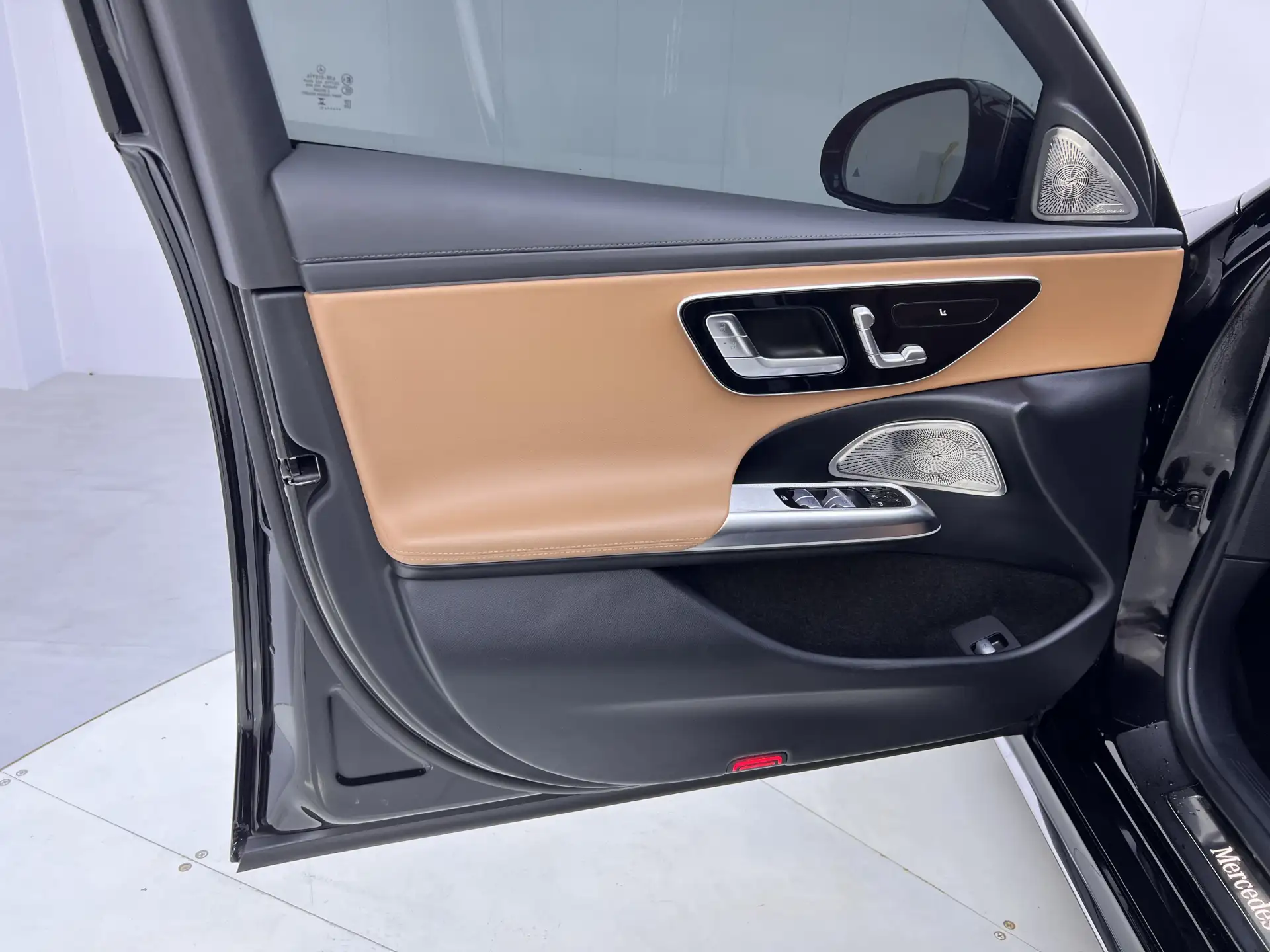 Mercedes-Benz E 300 L, 2024 17