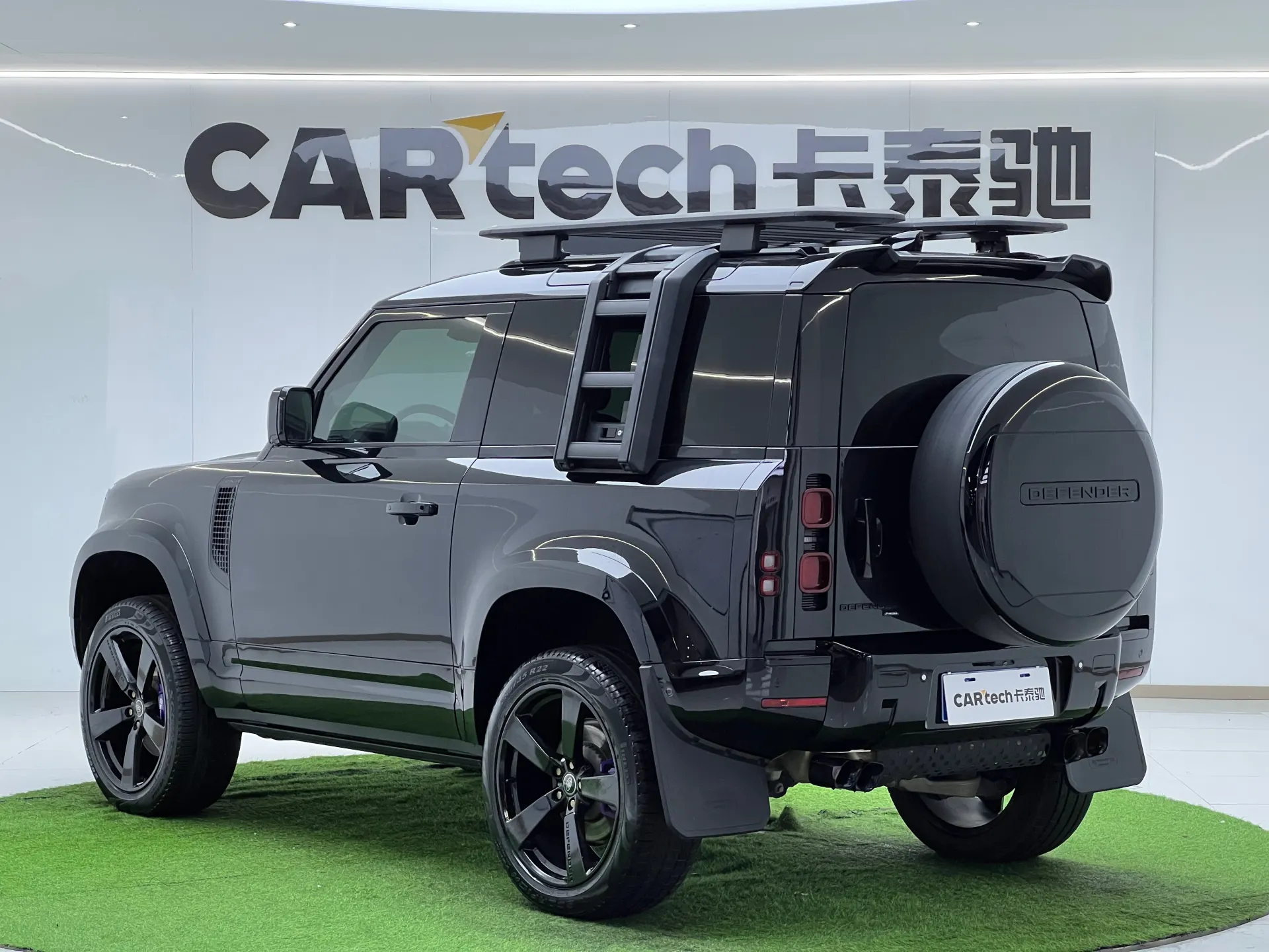 Land Rover Defender, 2023 32