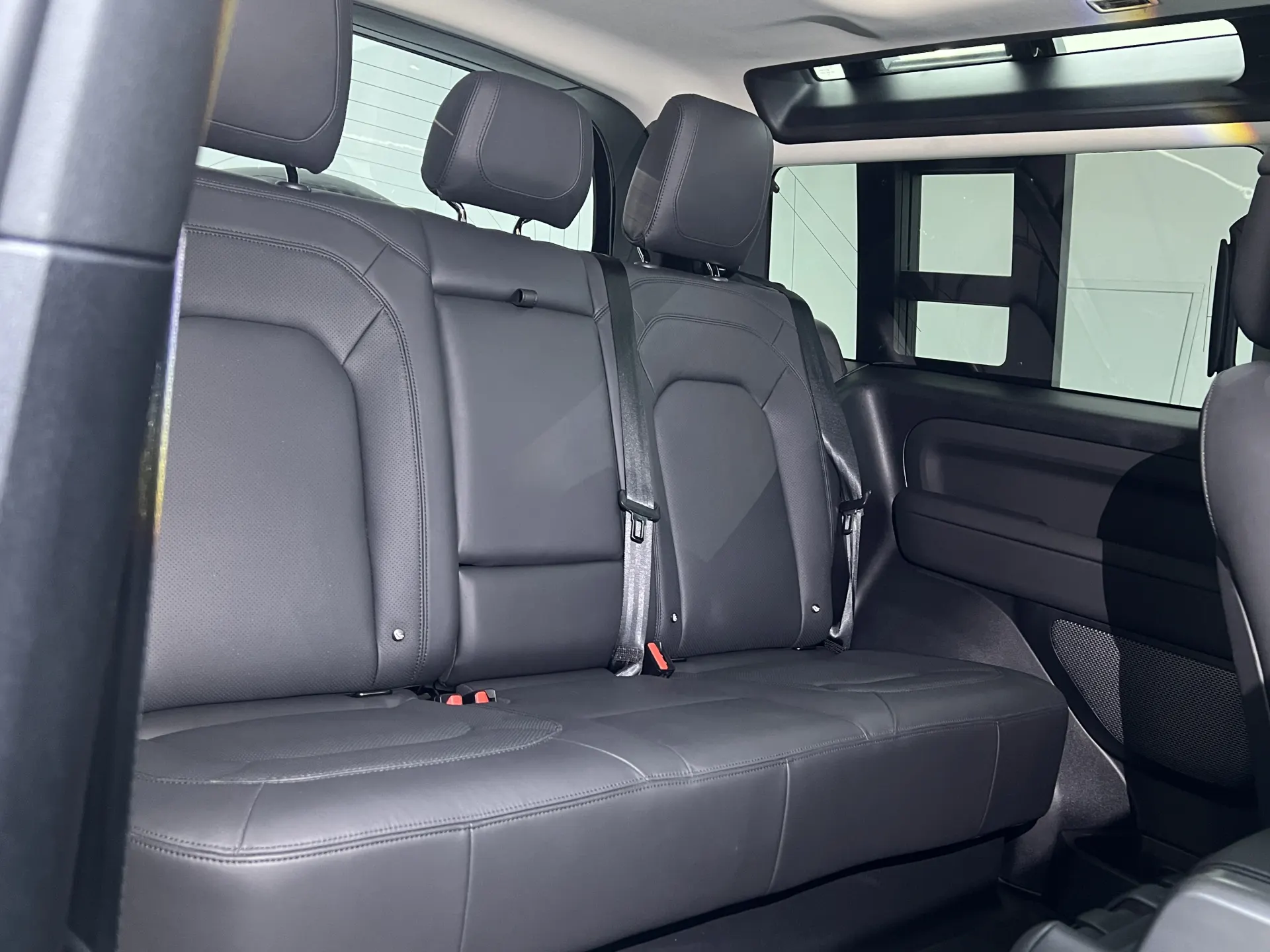 Land Rover Defender, 2023 7
