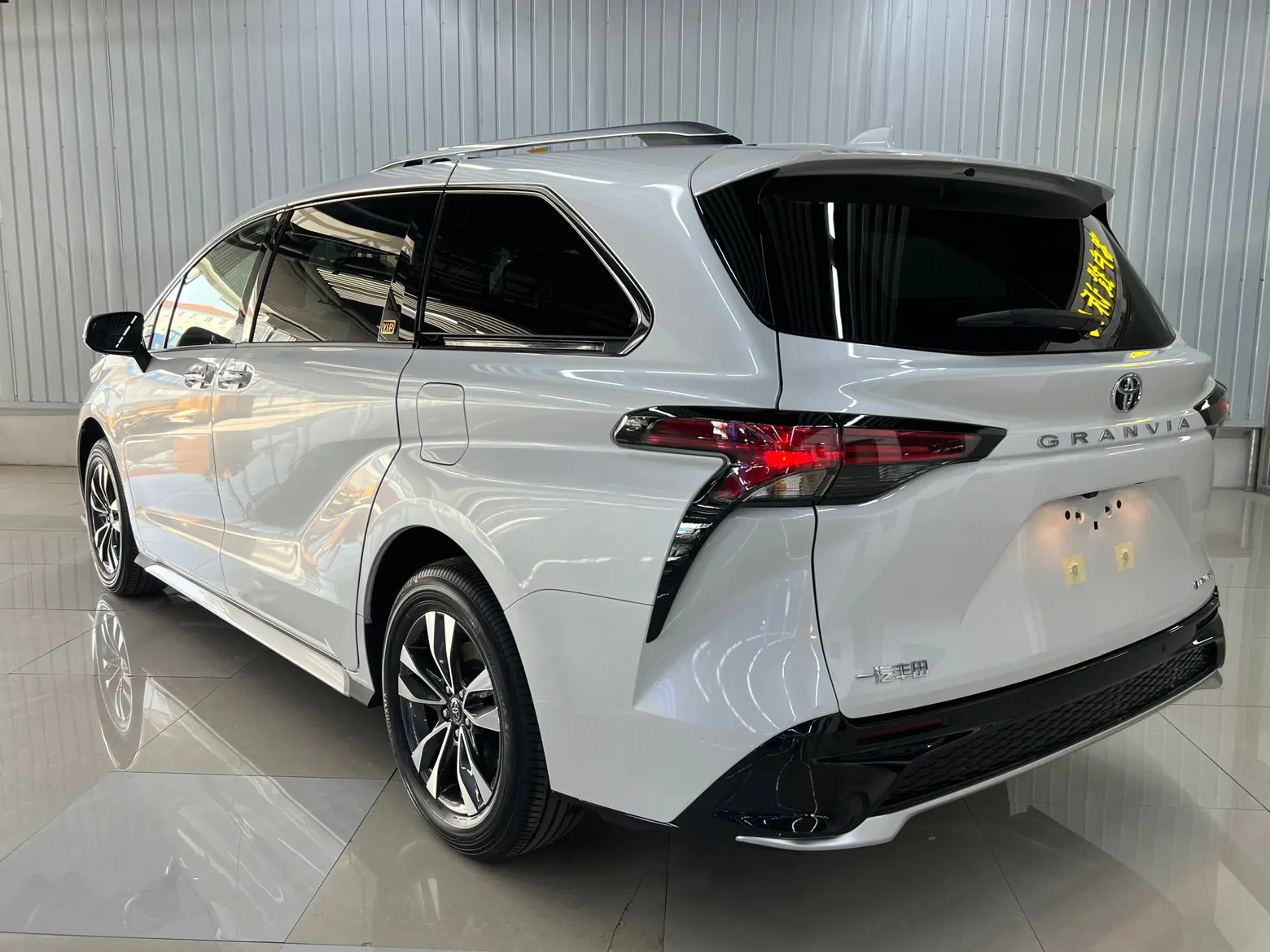 Toyota Granvia, 2026 все фото