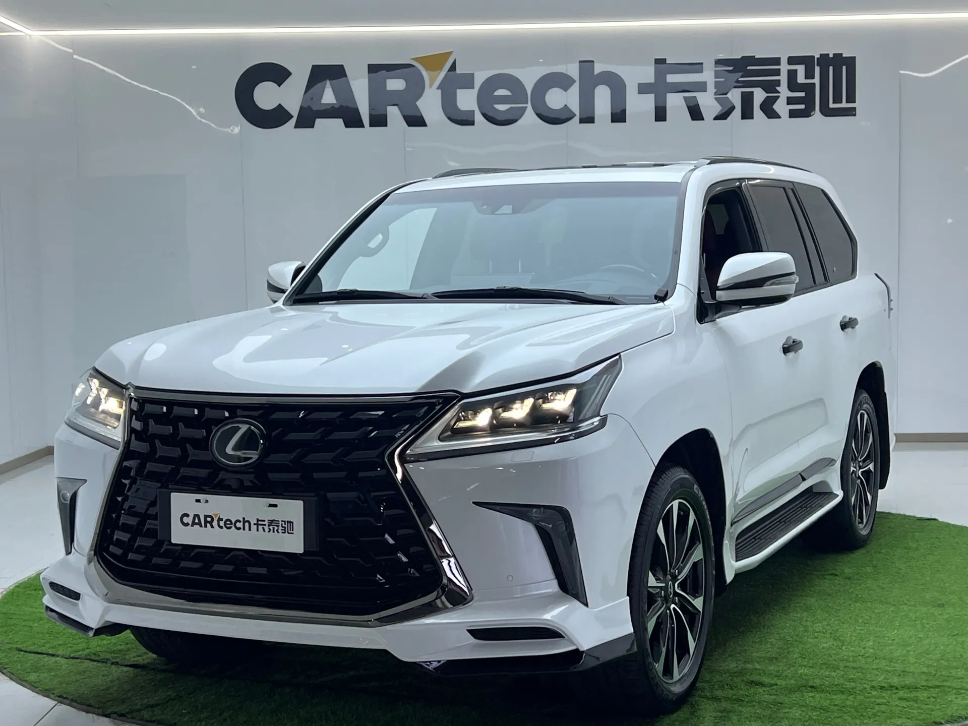 Lexus LX 570, 2022 21