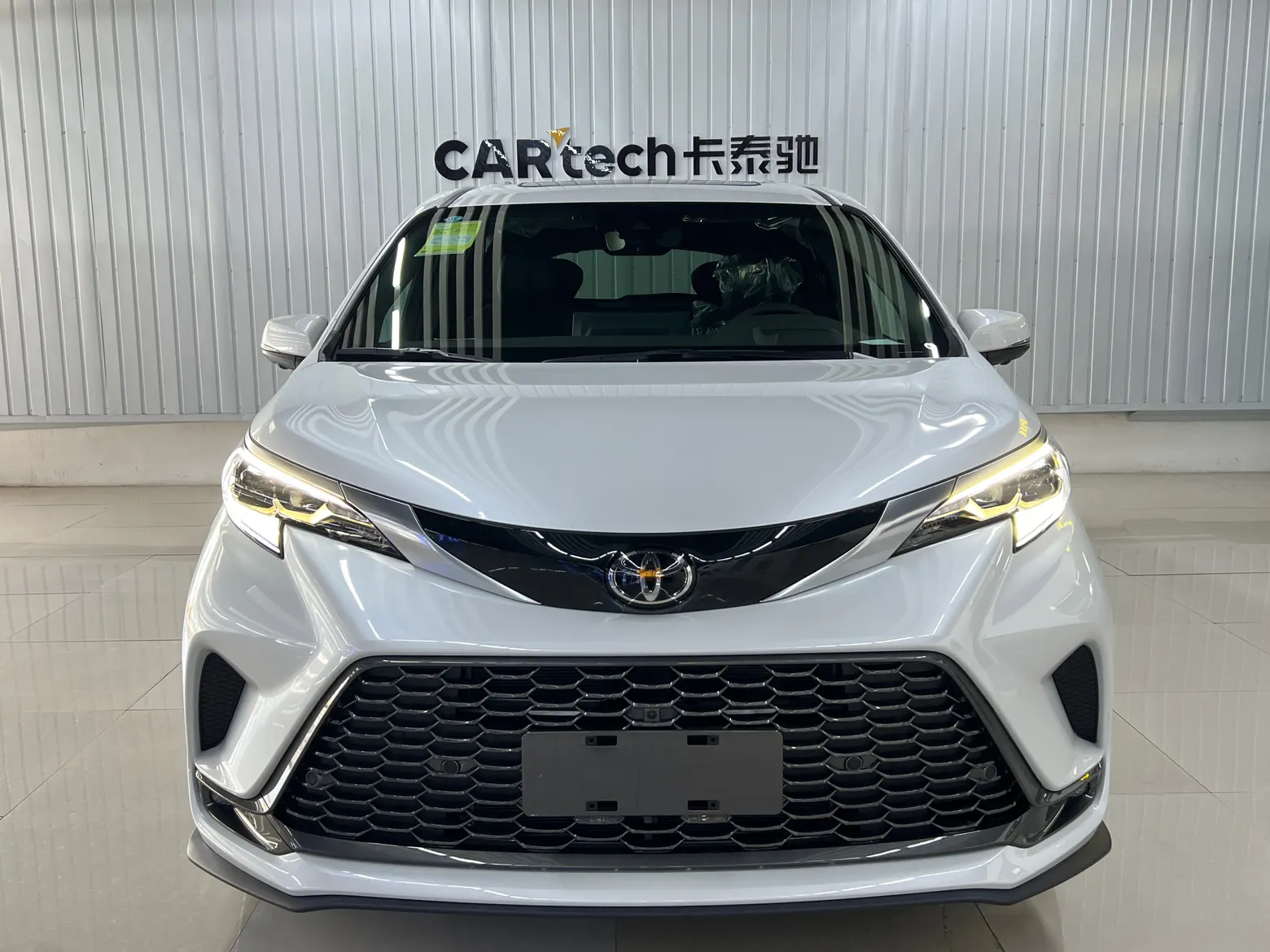 Toyota Granvia, 2026 3