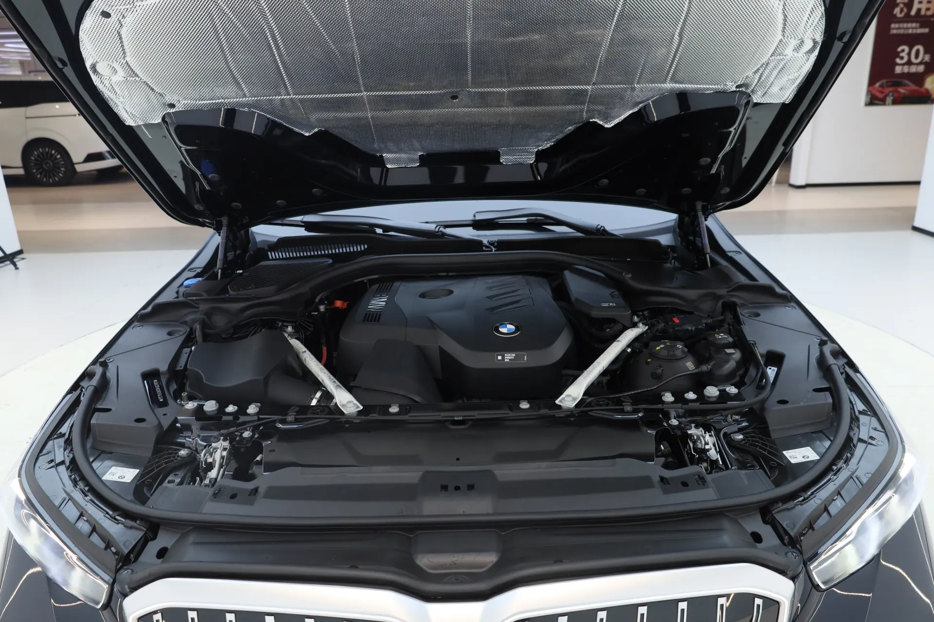 BMW 530Li, 2025 12
