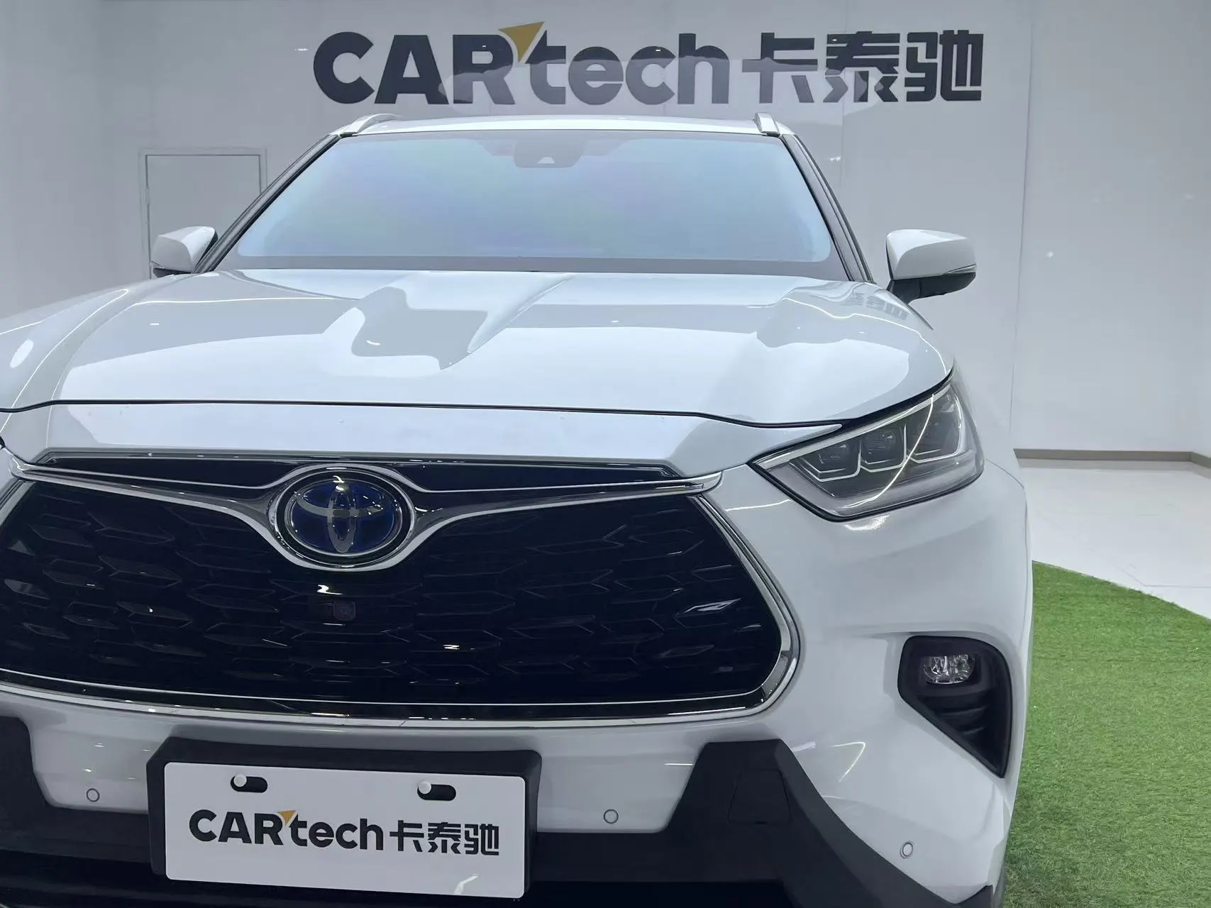 Toyota Highlander, 2023 все фото