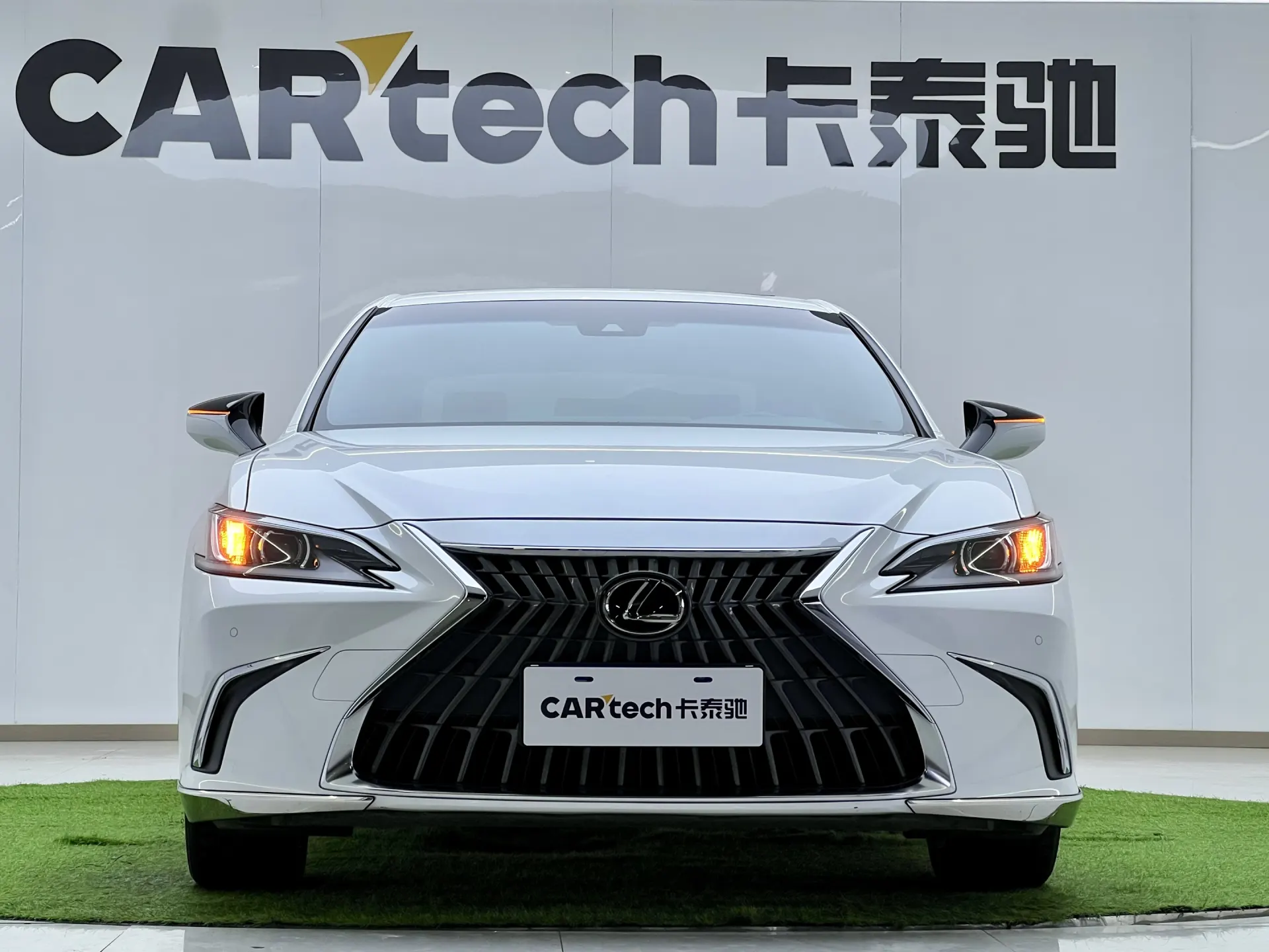 Lexus ES 200, 2024 9
