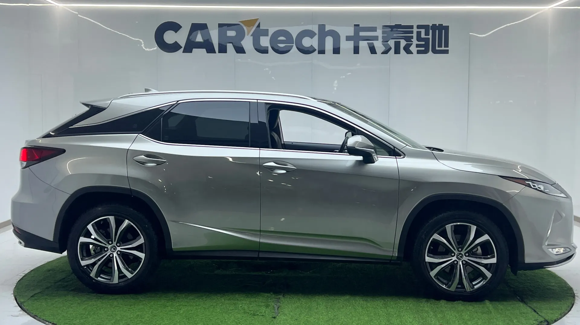 Lexus RX 300, 2022 16