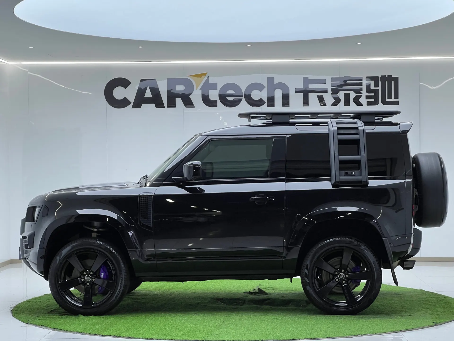 Land Rover Defender, 2023 25