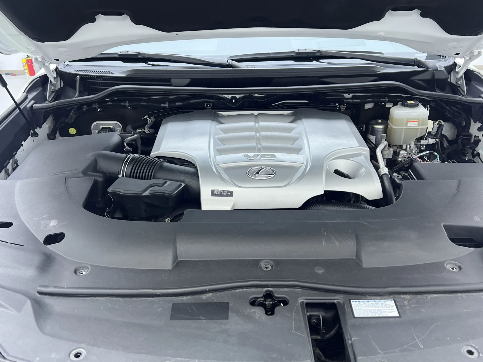 Lexus LX 570, 2022 3