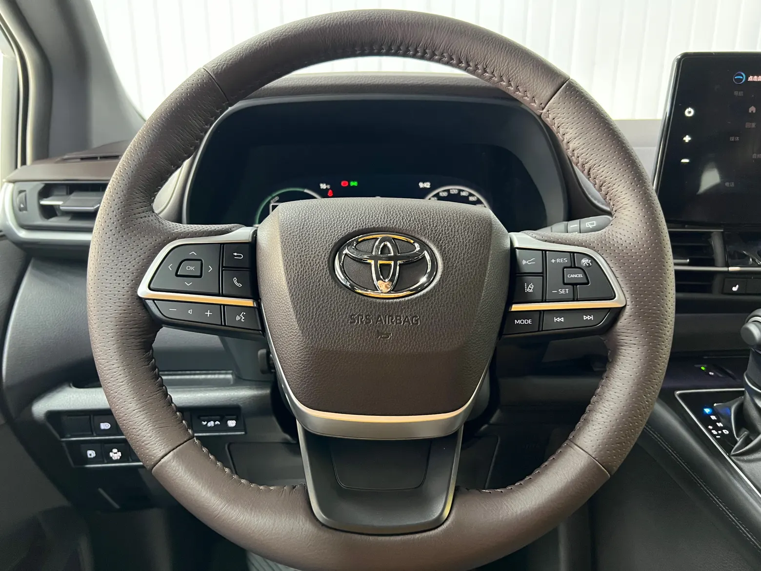 Toyota Granvia, 2026 8