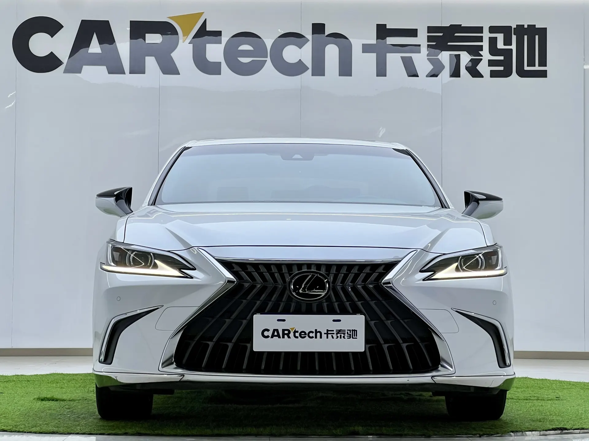 Lexus ES 200, 2024 3