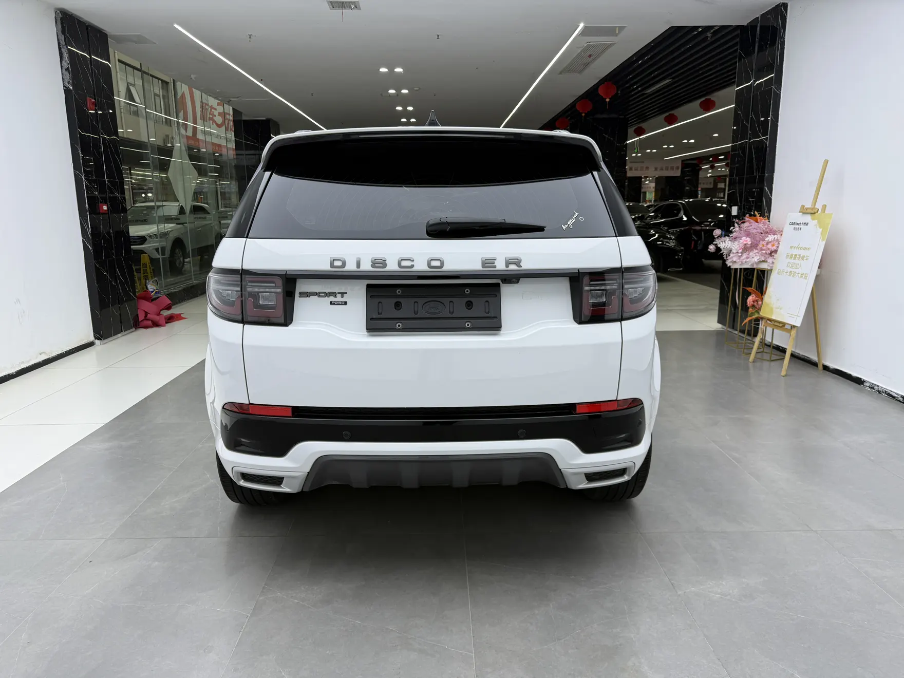 Land Rover Discovery Sport, 2023 6