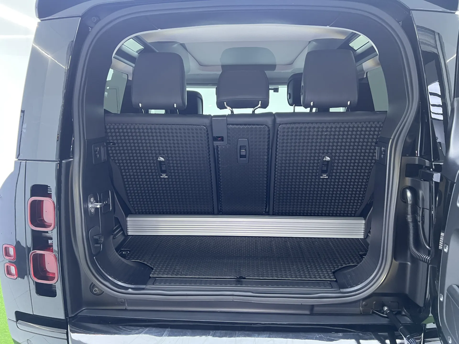 Land Rover Defender, 2023 10