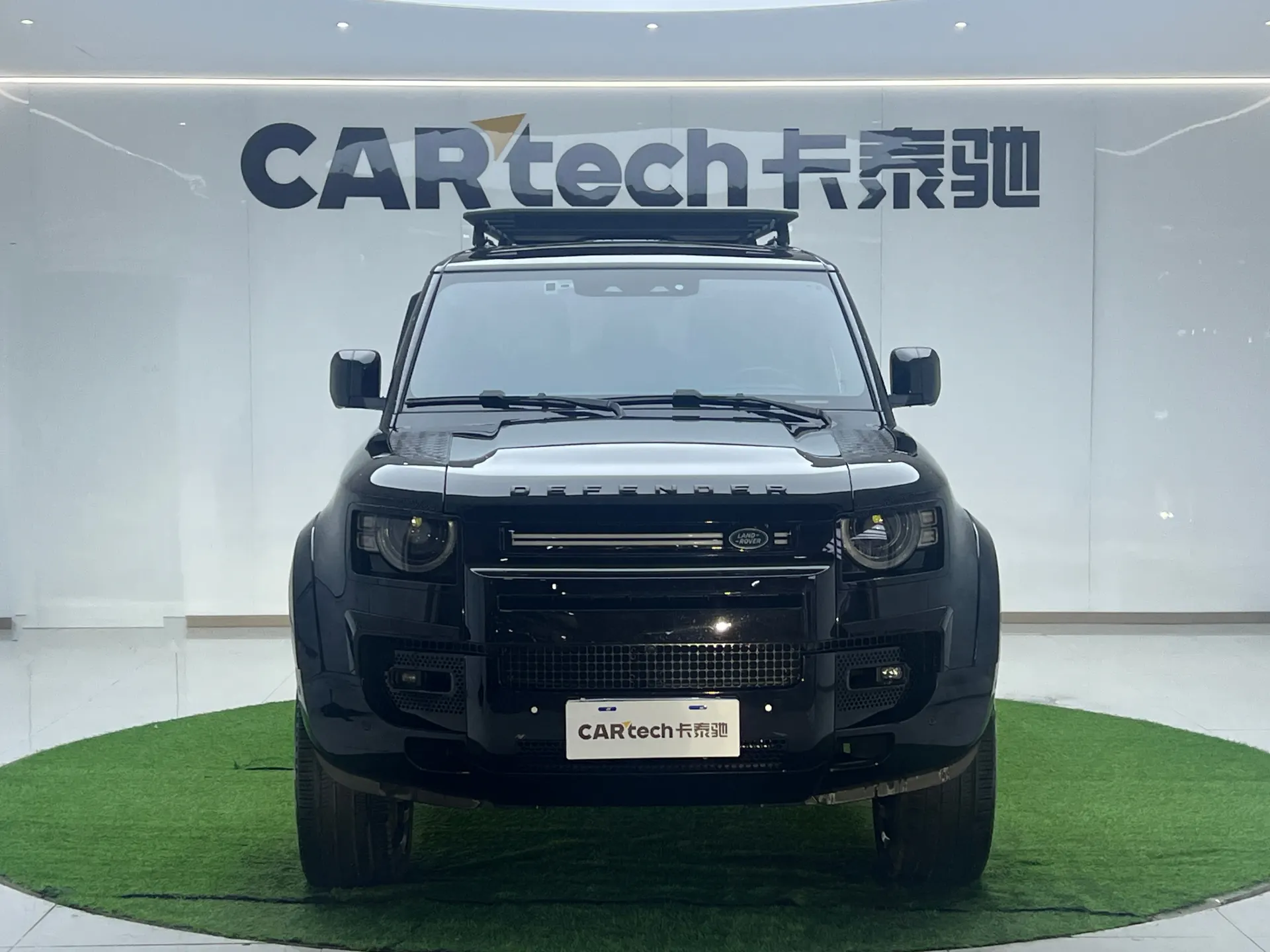 Land Rover Defender, 2023 33