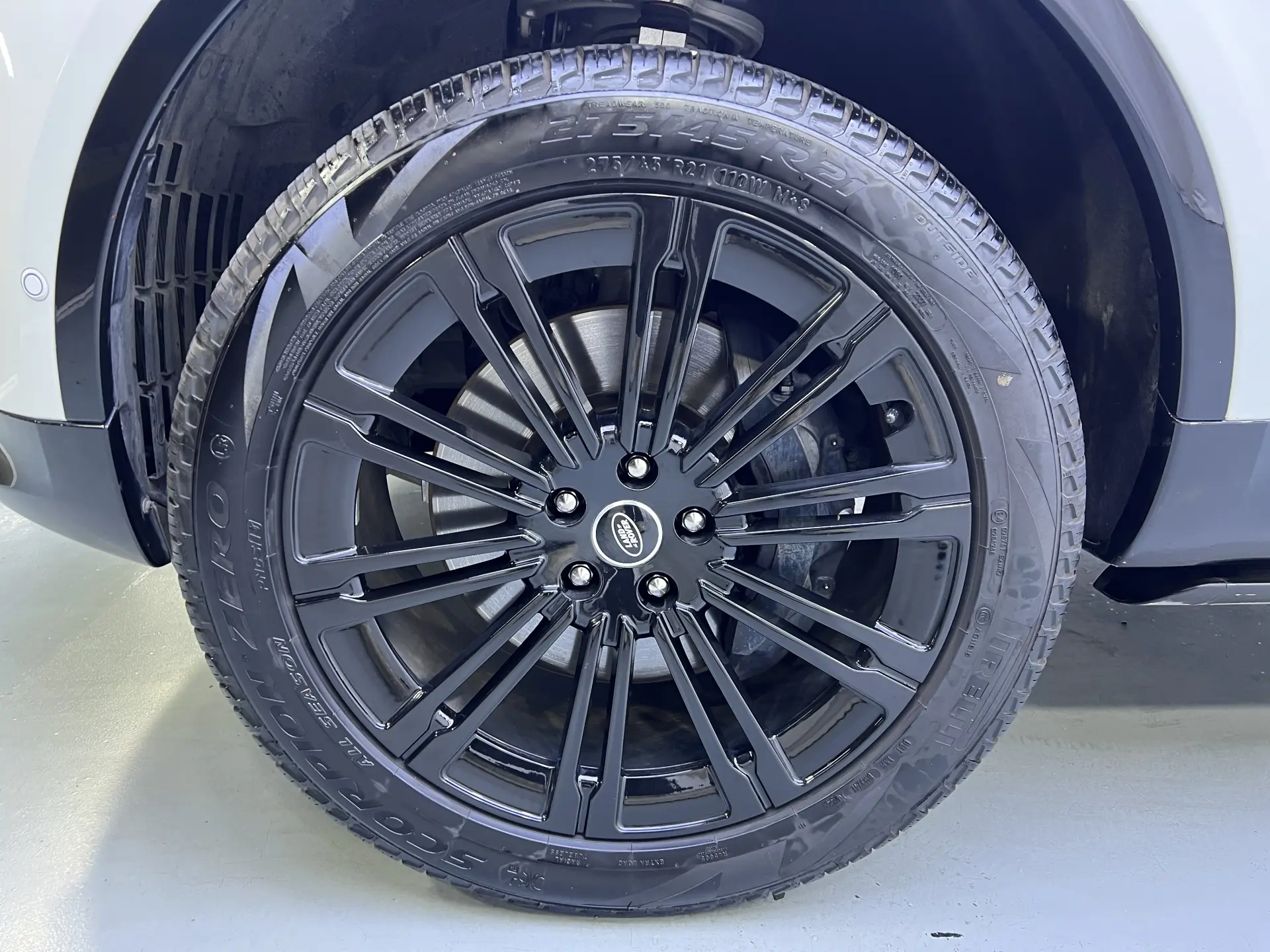 Land Rover Discovery, 2024 3