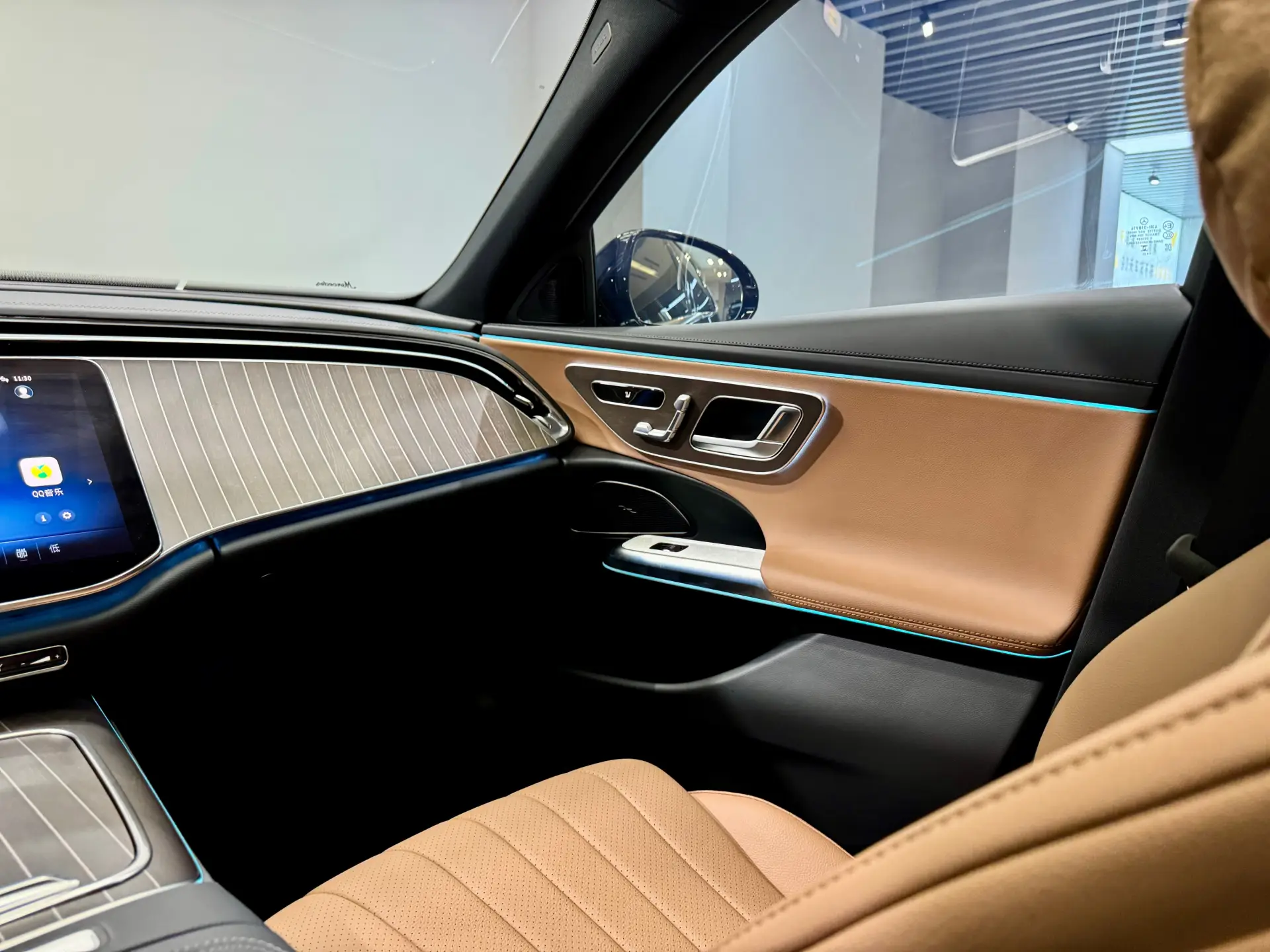 Mercedes-Benz E 300 L, 2025 23