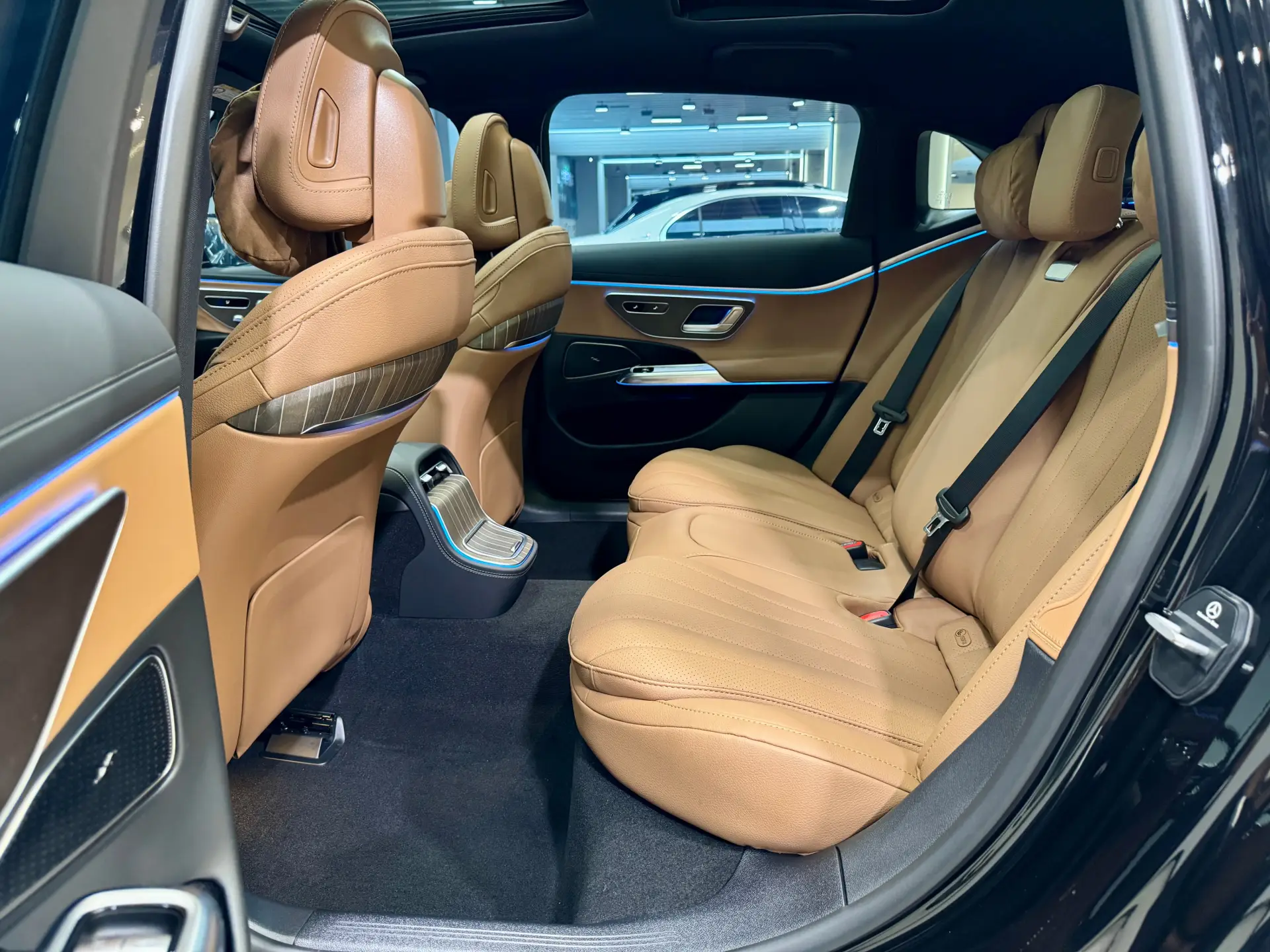 Mercedes-Benz E 300 L, 2025 24