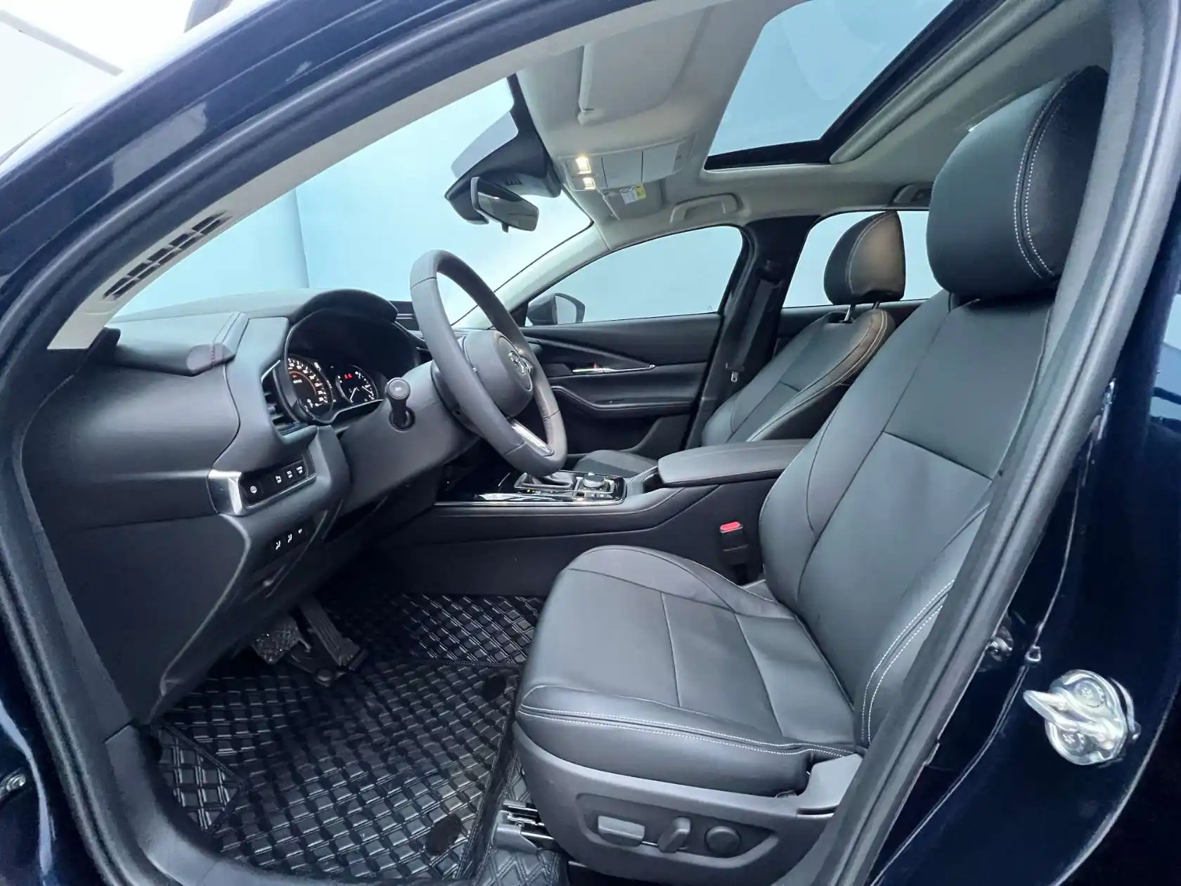 Mazda CX-30, 2023 11