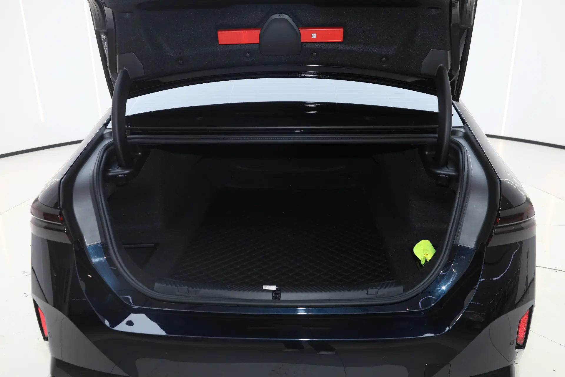 BMW i5, 2025 13