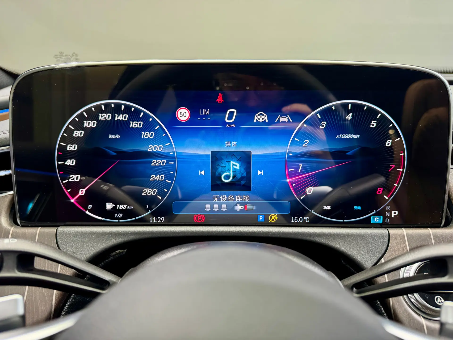 Mercedes-Benz E 300 L, 2025 18