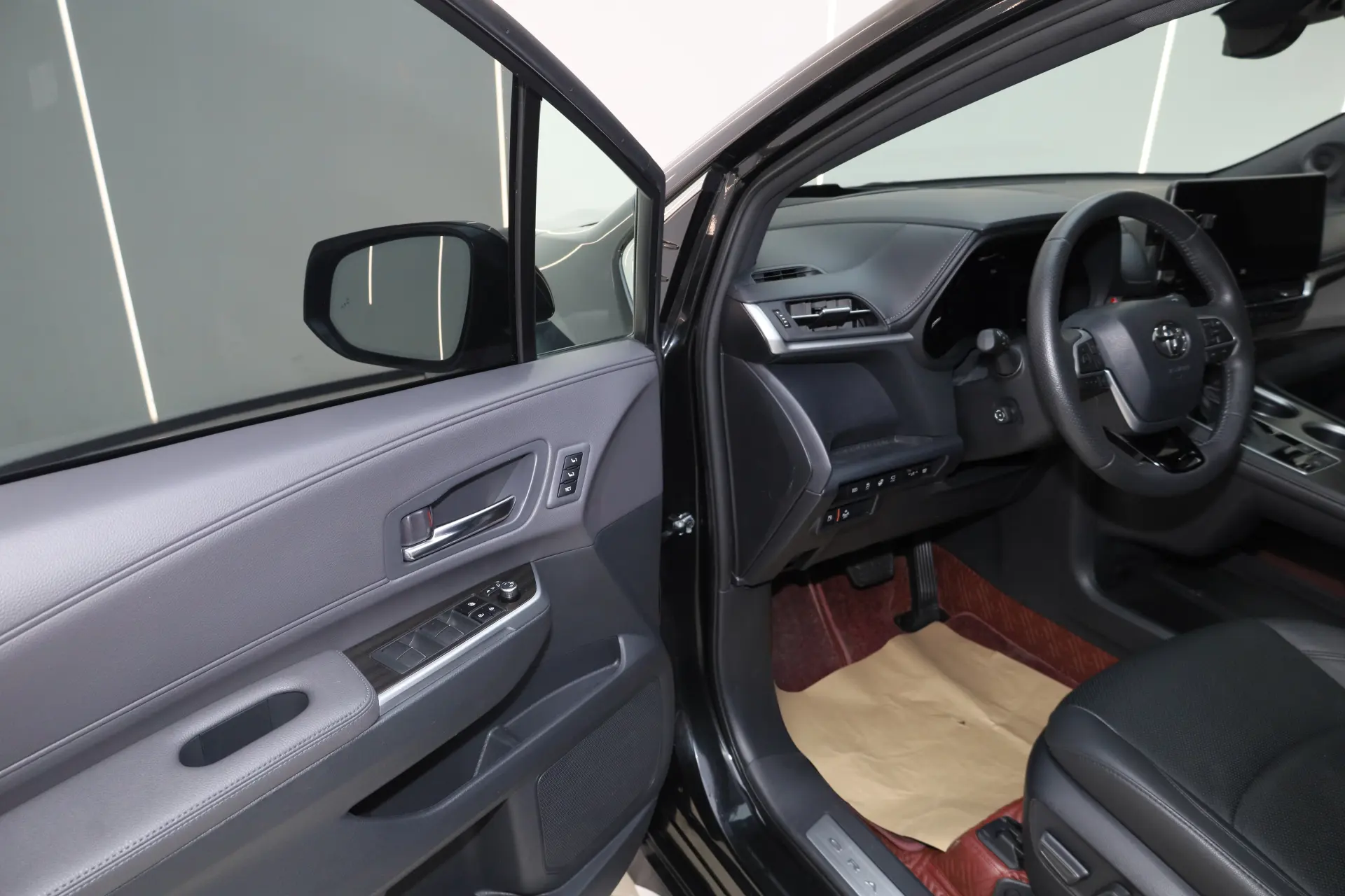 Toyota Granvia, 2024 28