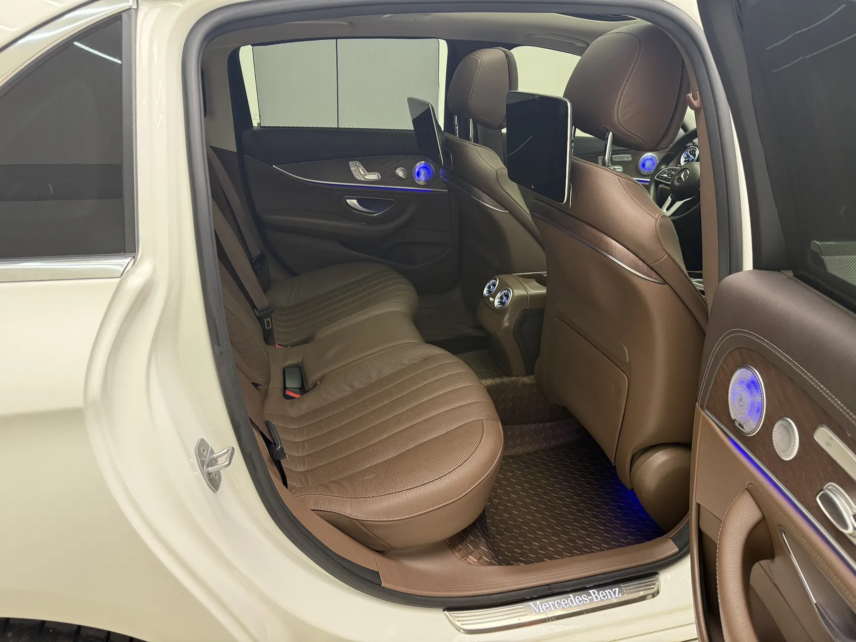 Mercedes-Benz E 300 L, 2020 14