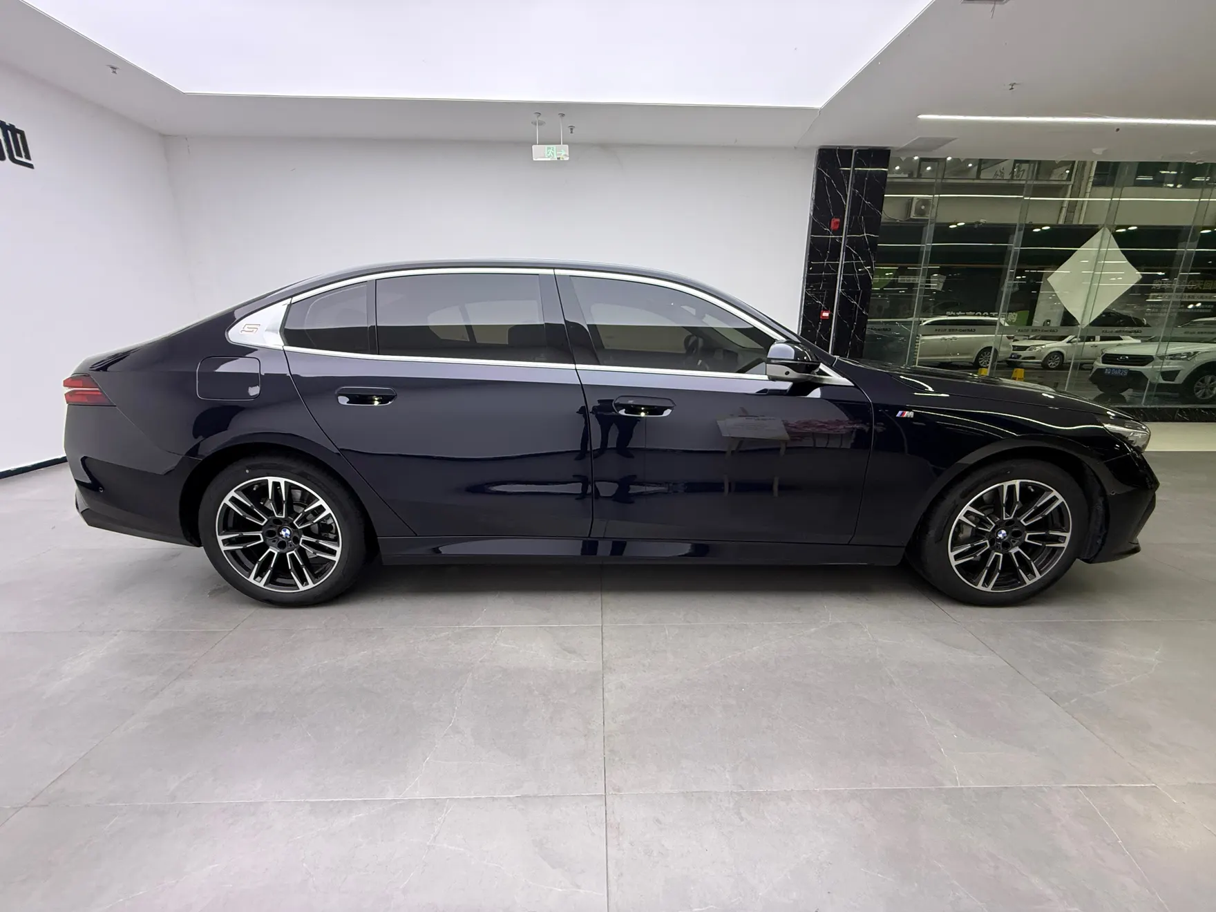 BMW 530Li, 2025 4