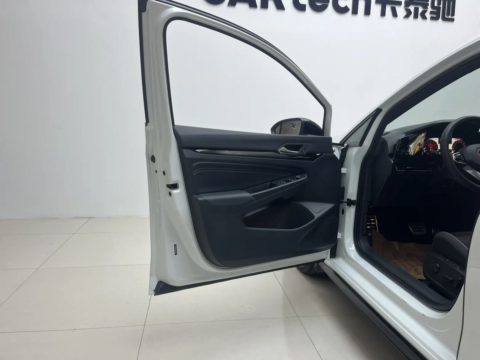 Volkswagen Golf, 2024 13