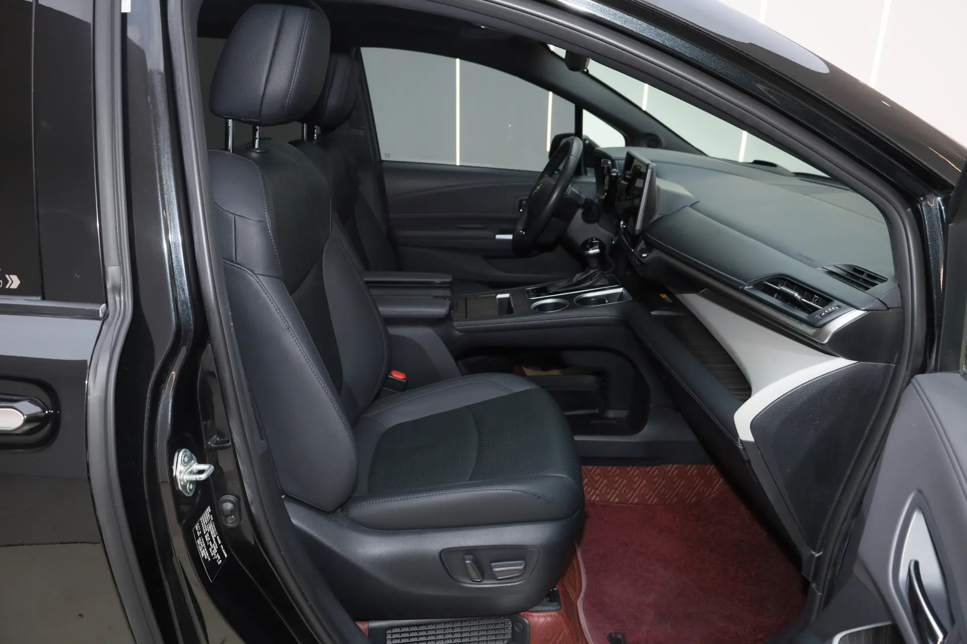 Toyota Granvia, 2024 19