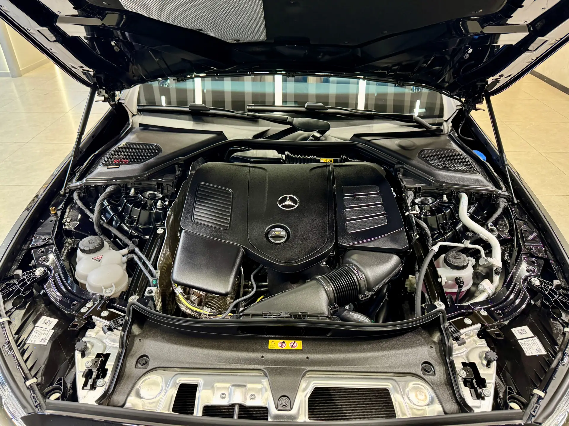Mercedes-Benz E 300 L, 2025 27