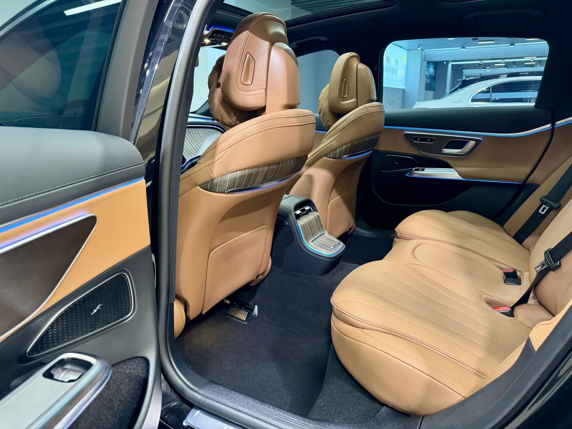 Mercedes-Benz E 300 L, 2025 25