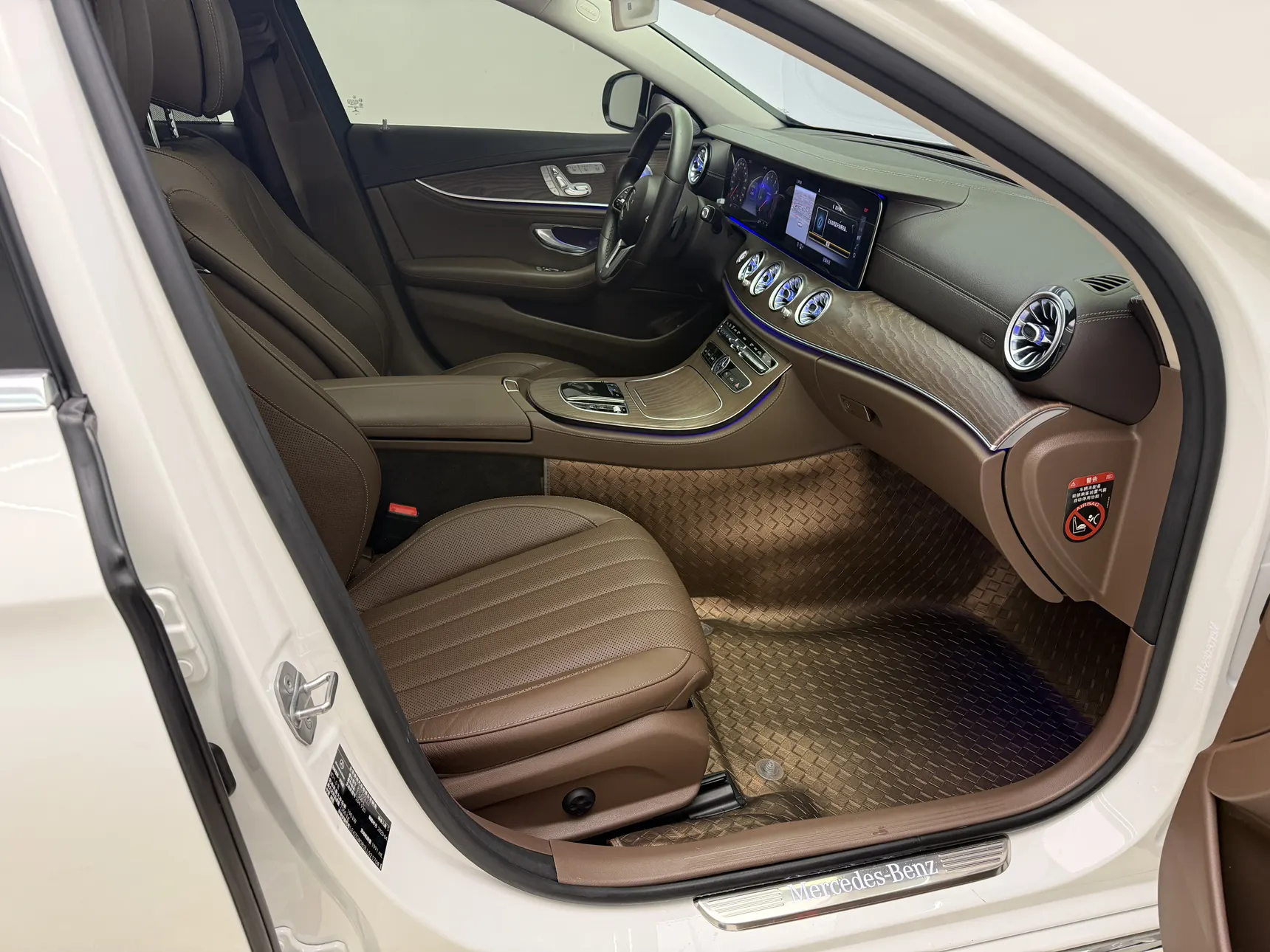 Mercedes-Benz E 300 L, 2020 13