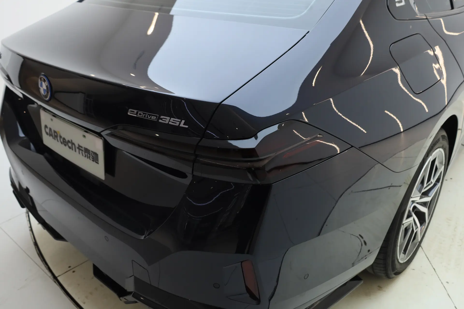 BMW i5, 2025 10
