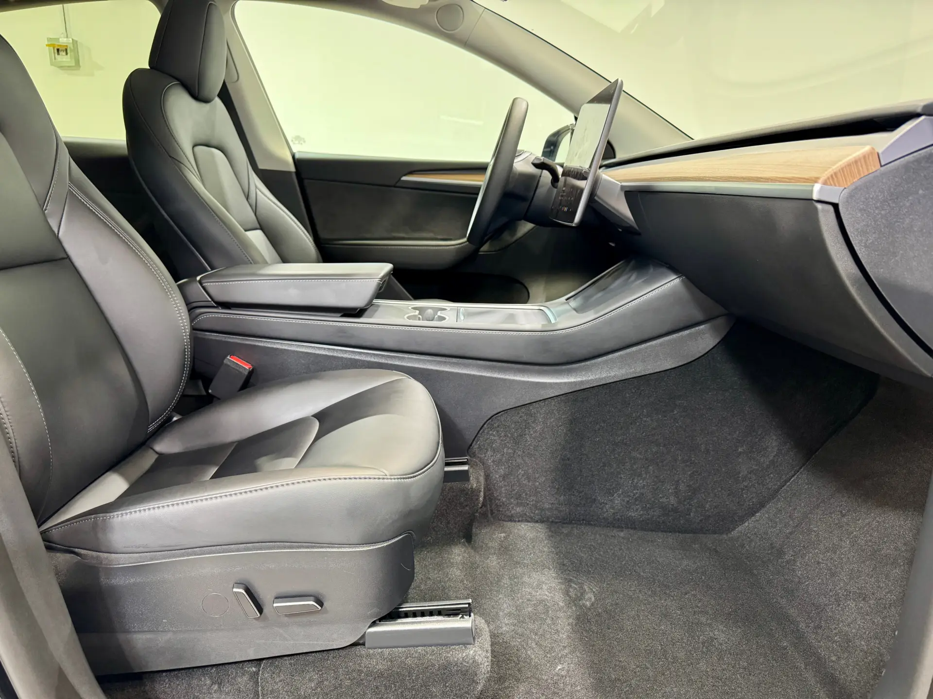 Tesla Model Y, 2023 15