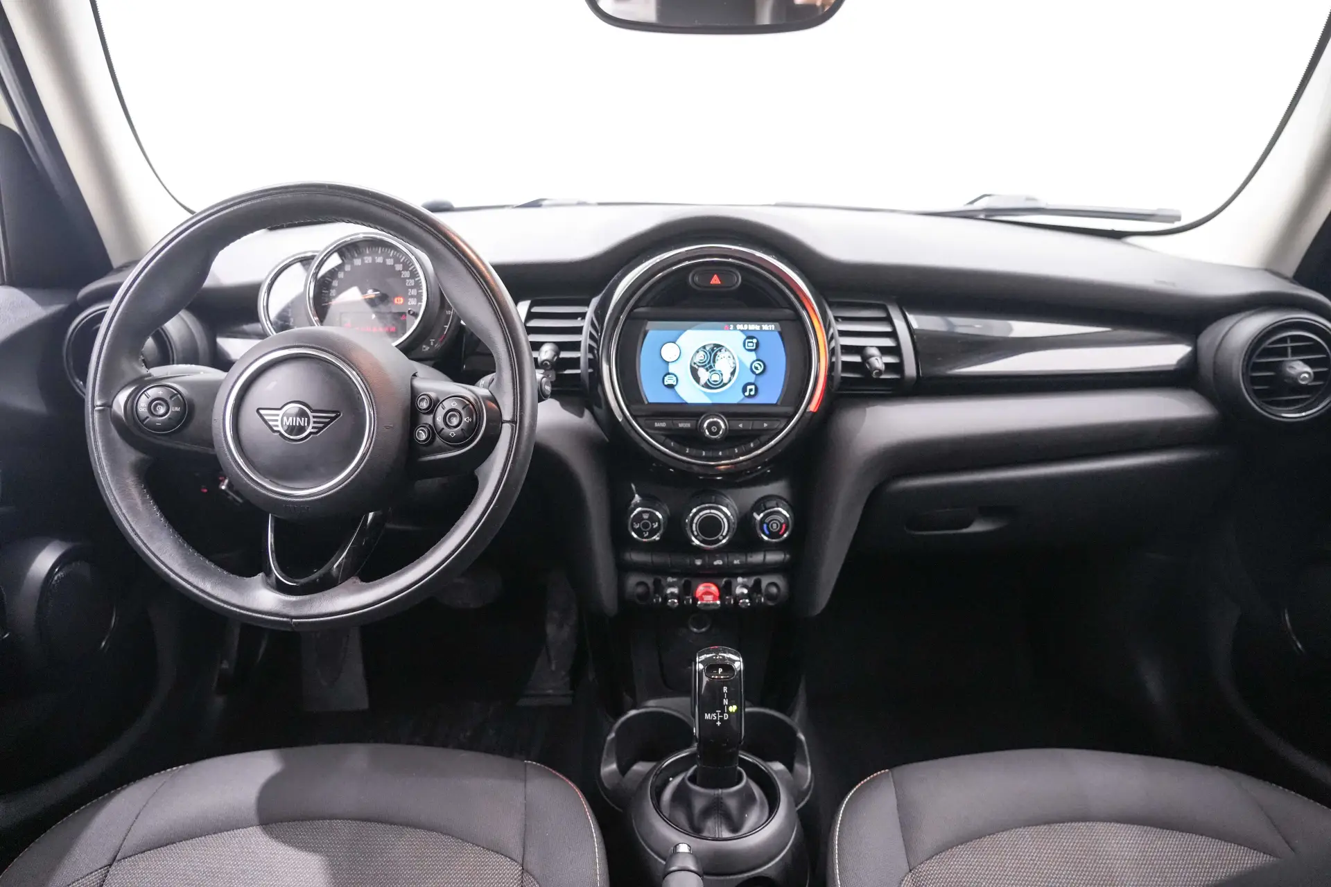Mini ONE, 2019 16