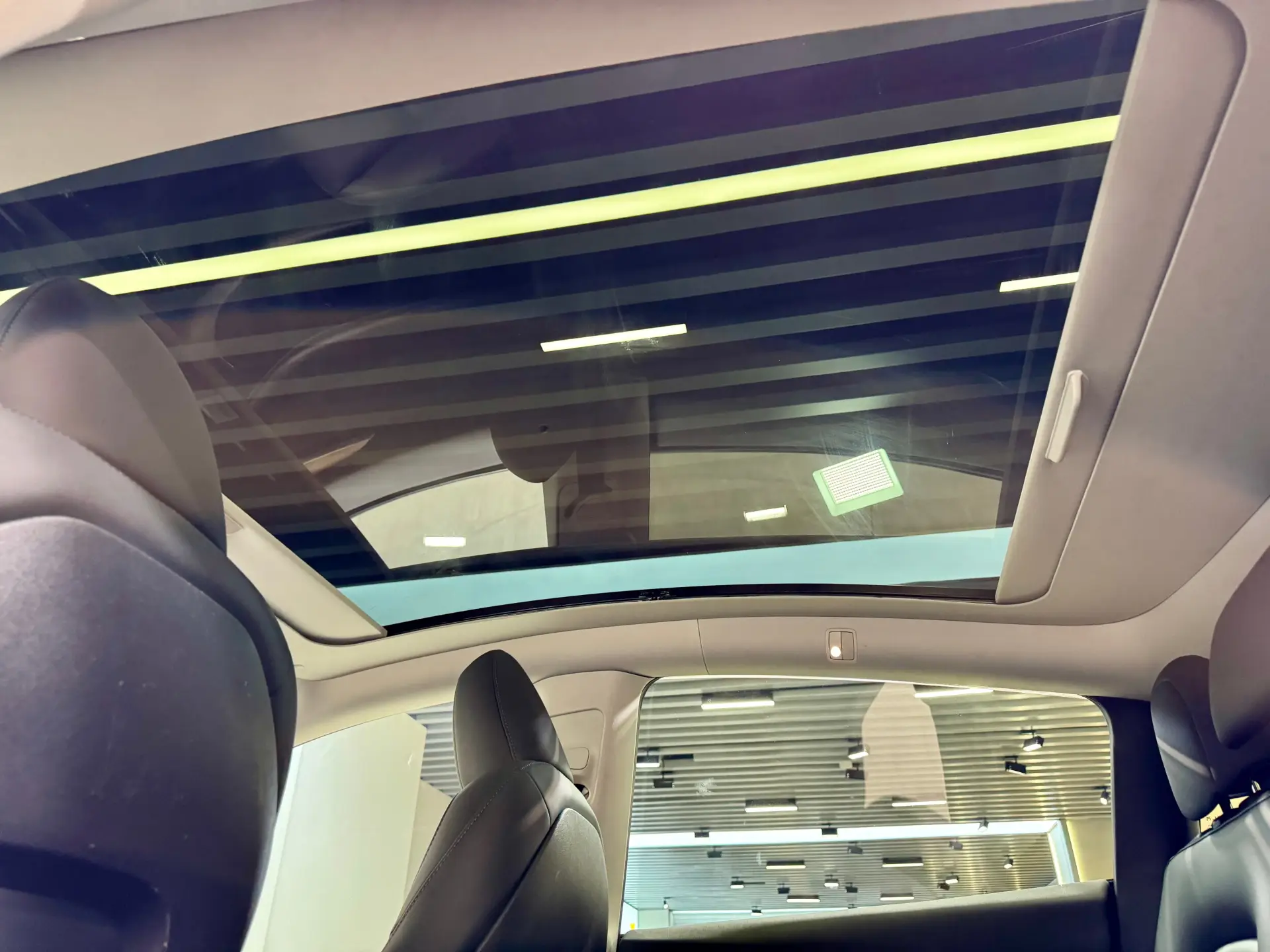 Tesla Model Y, 2023 27