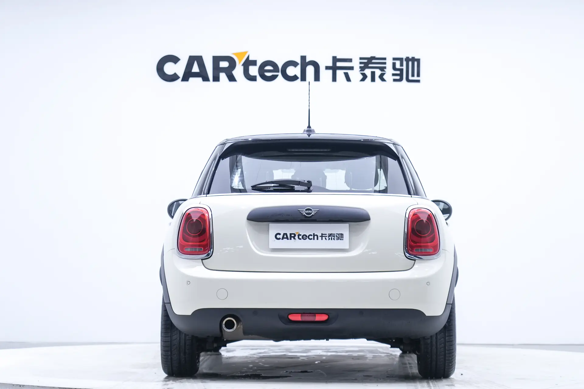 Mini ONE, 2019 6