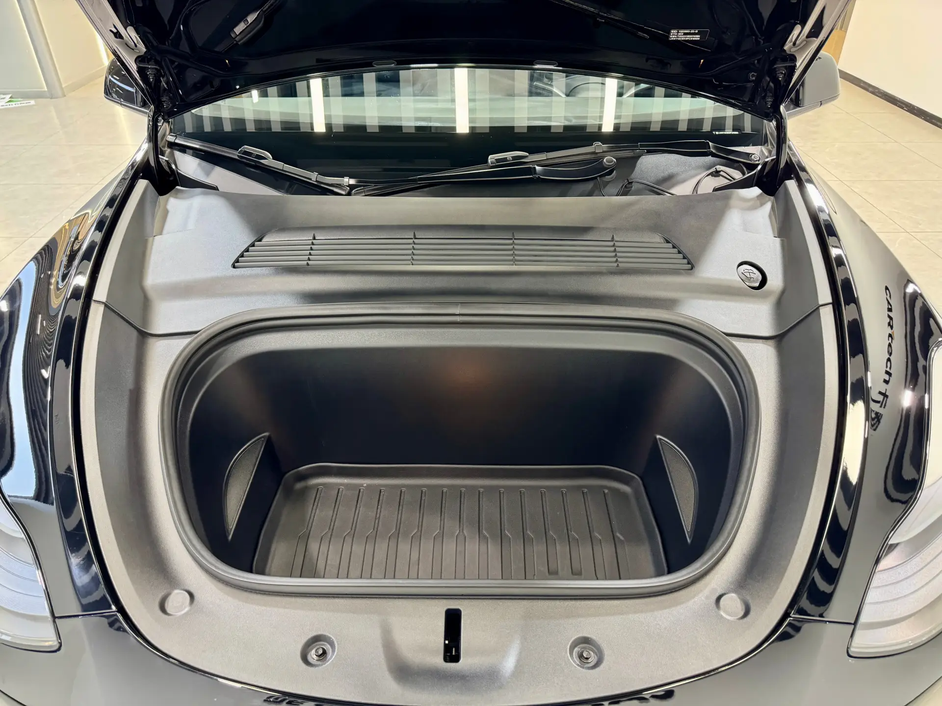 Tesla Model Y, 2023 26