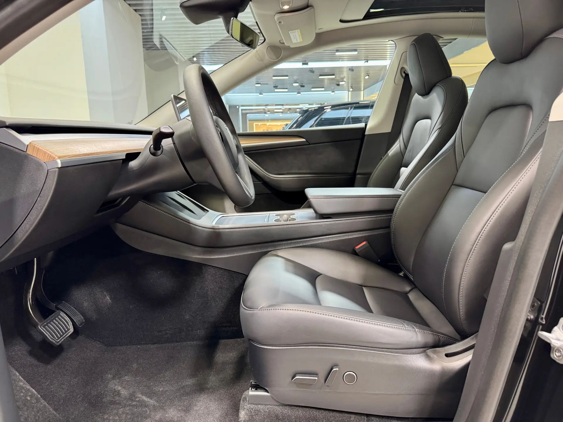 Tesla Model Y, 2023 13