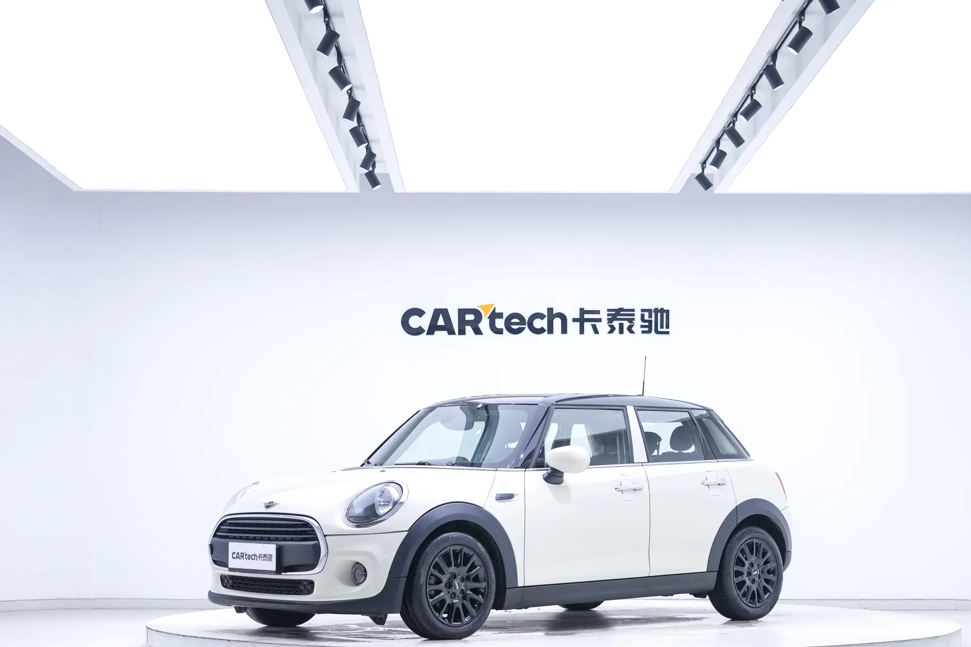 Mini ONE, 2019 14