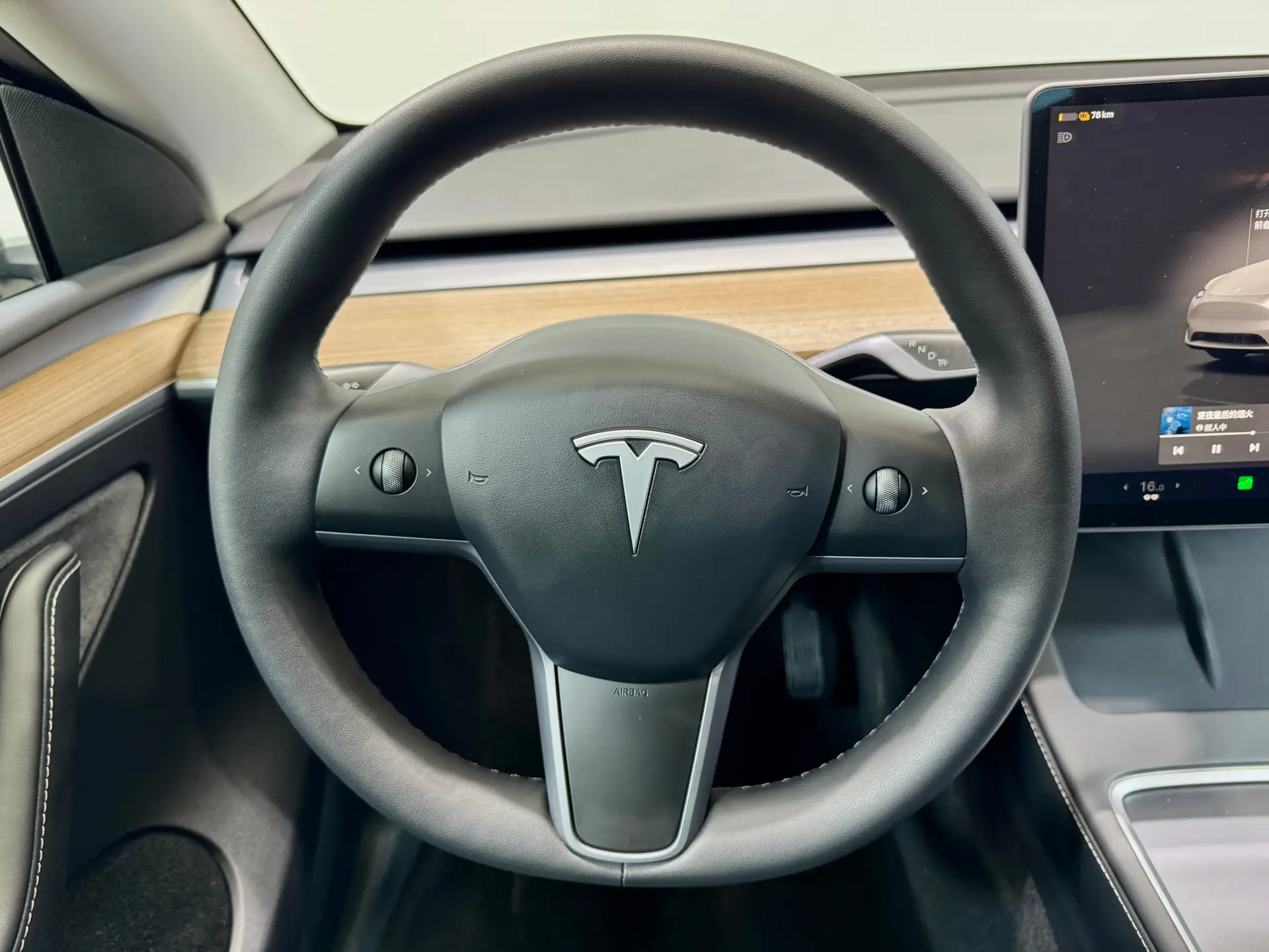 Tesla Model Y, 2023 17