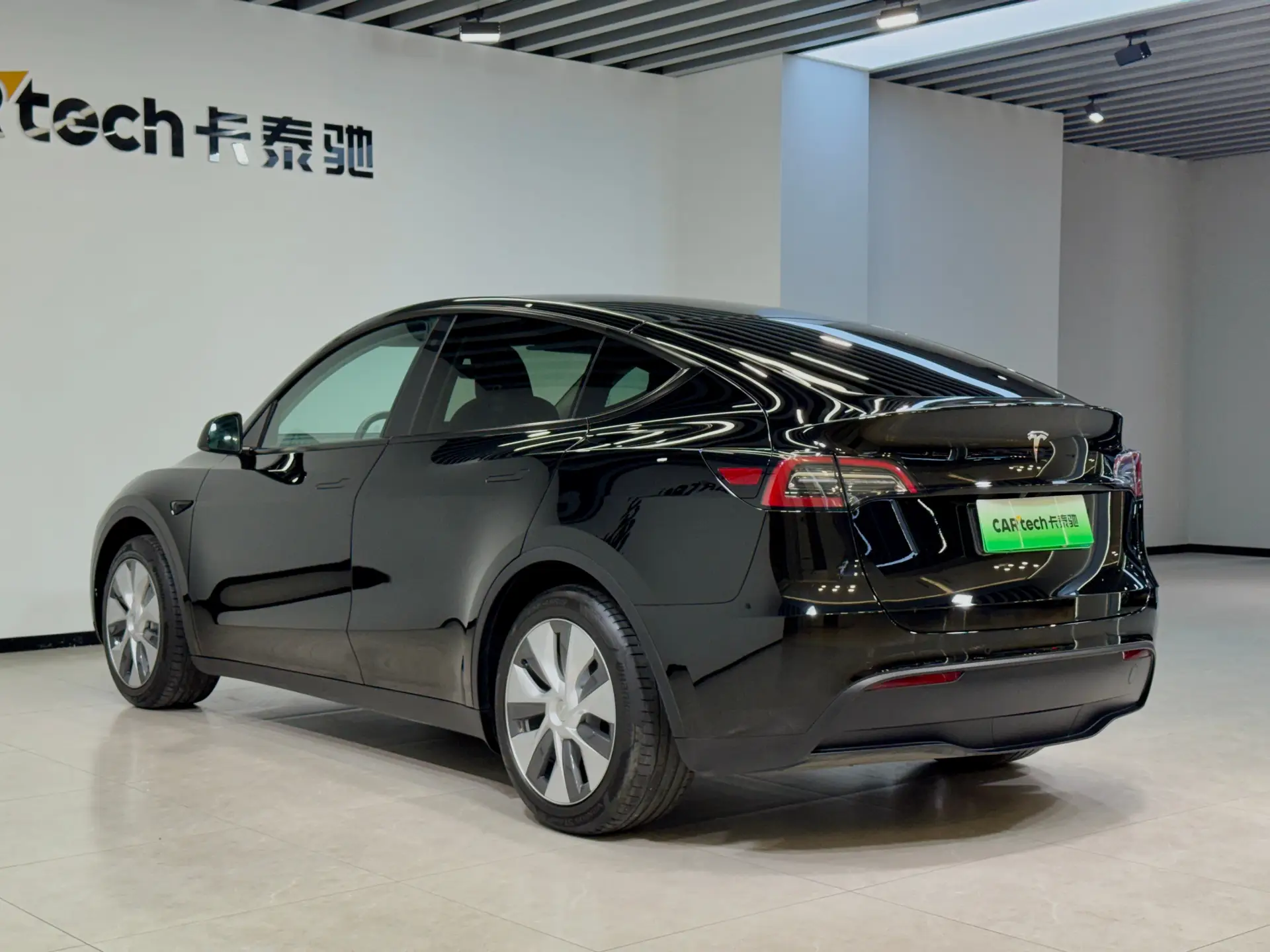 Tesla Model Y, 2023 4