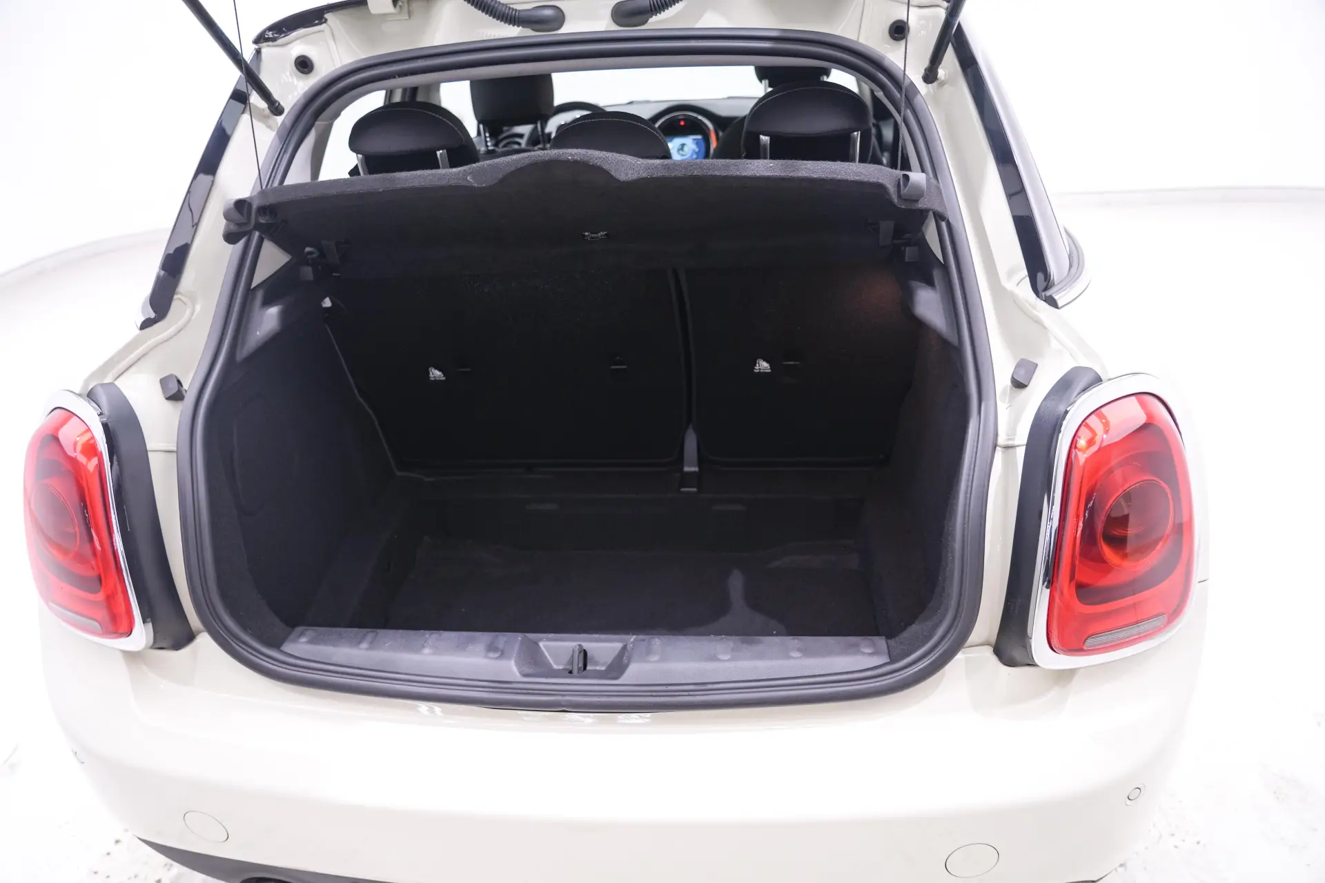 Mini ONE, 2019 15