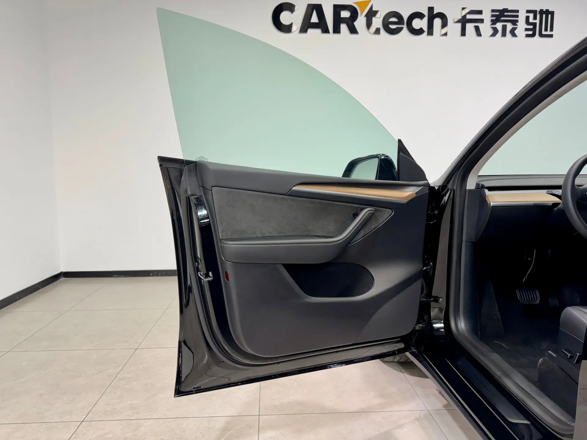 Tesla Model Y, 2023 12