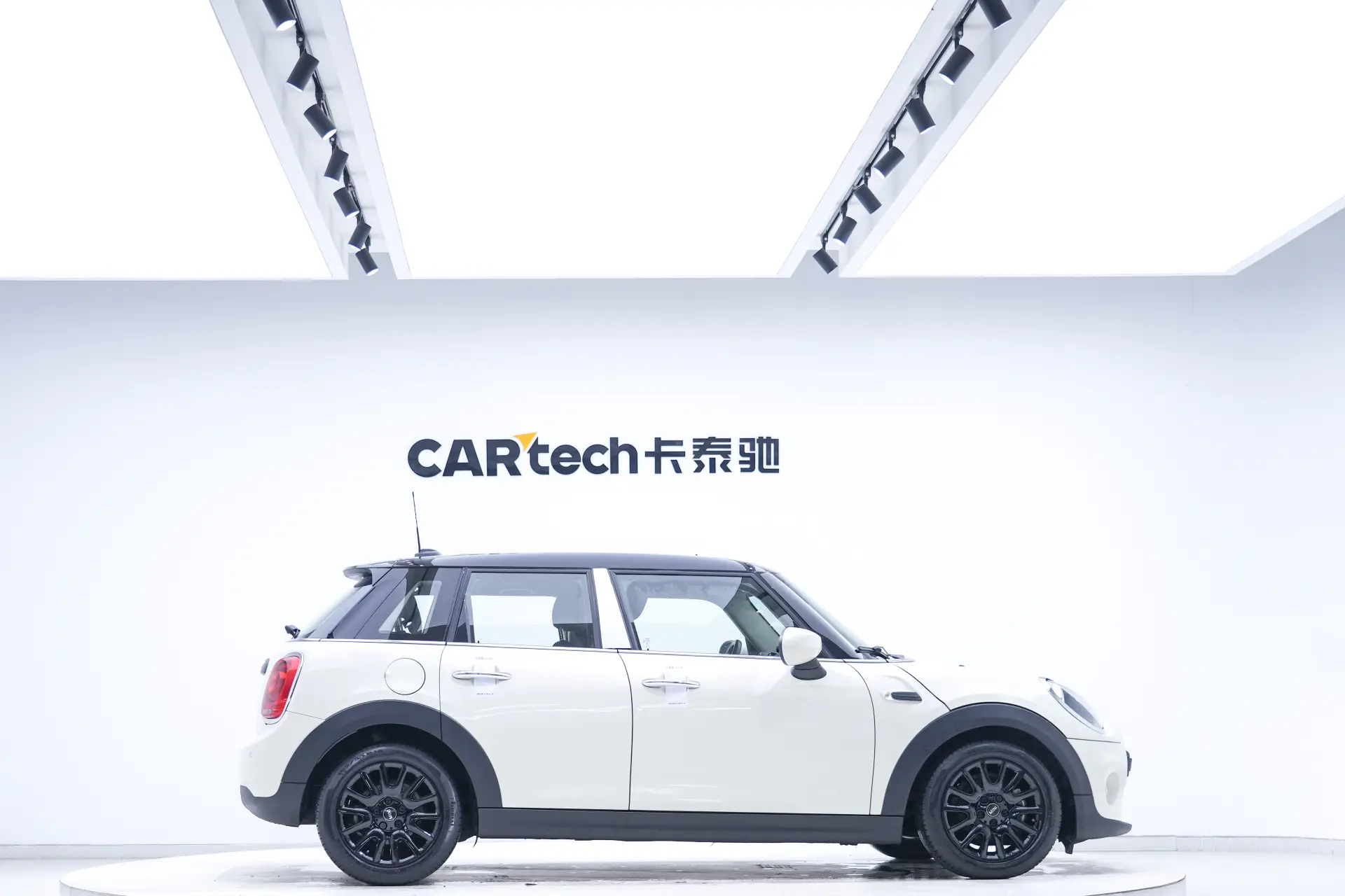 Mini ONE, 2019 4