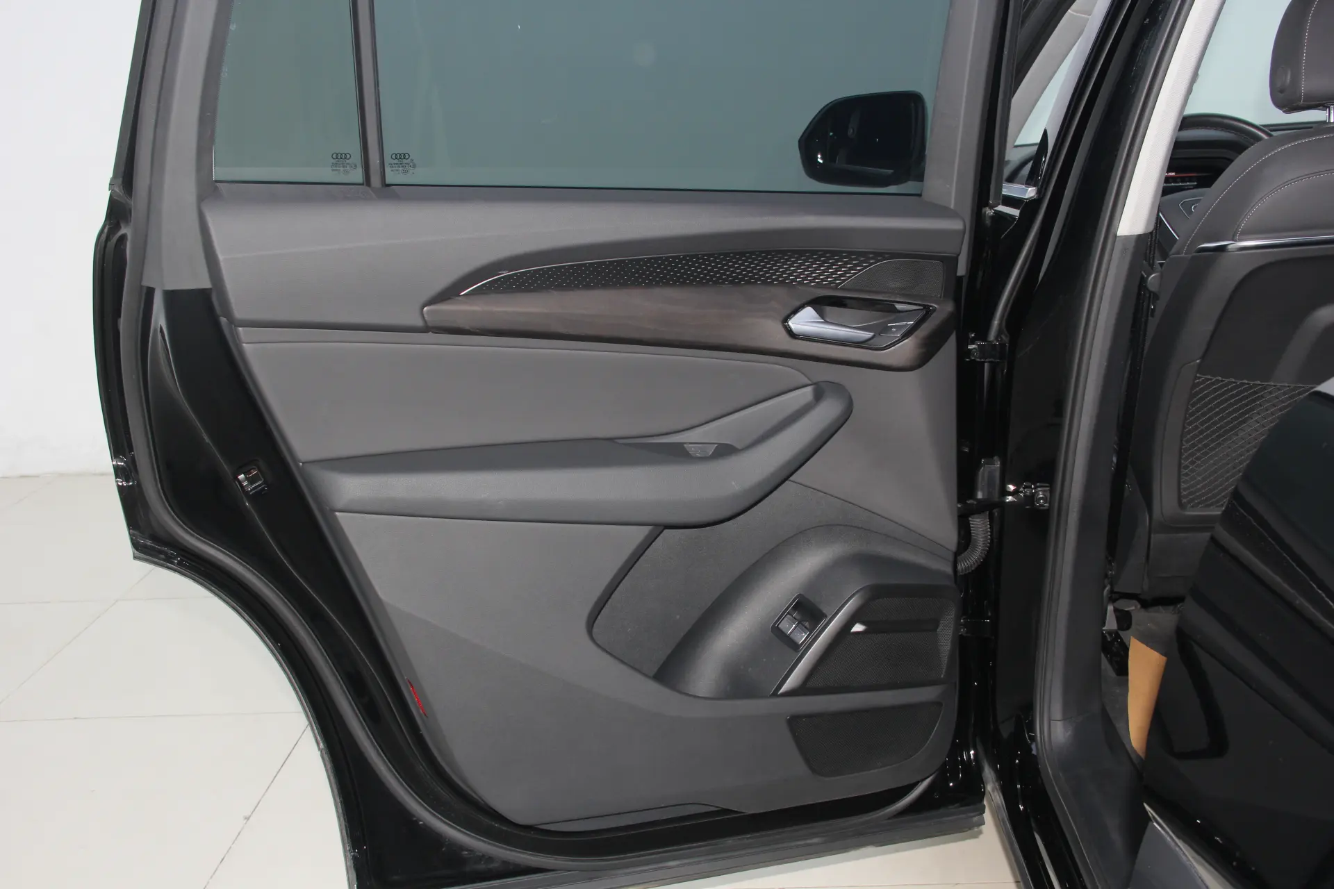 Audi Q6 40 TFSI, 2024 25