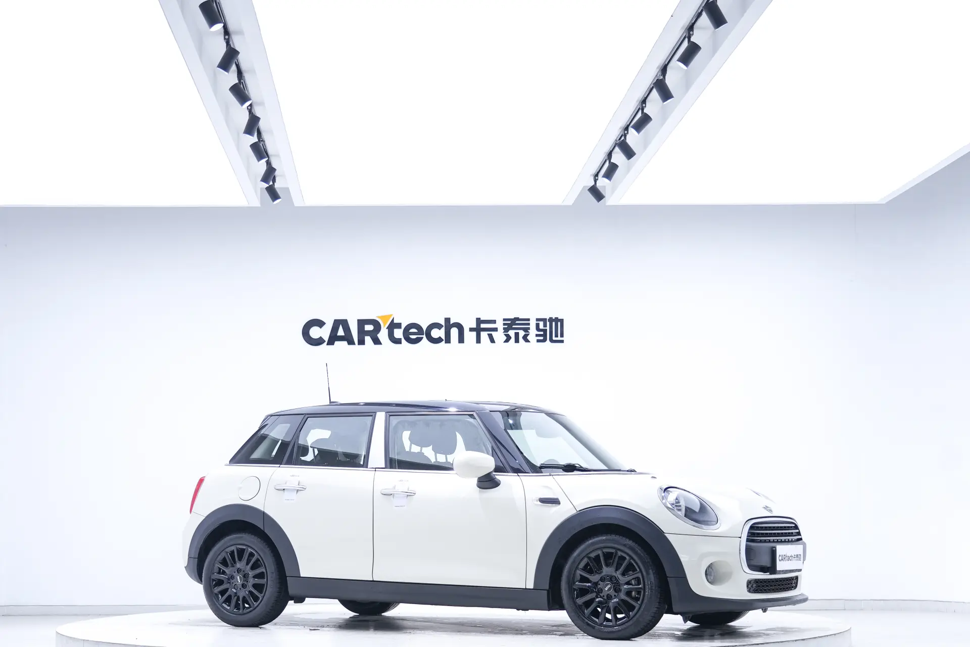 Mini ONE, 2019 13