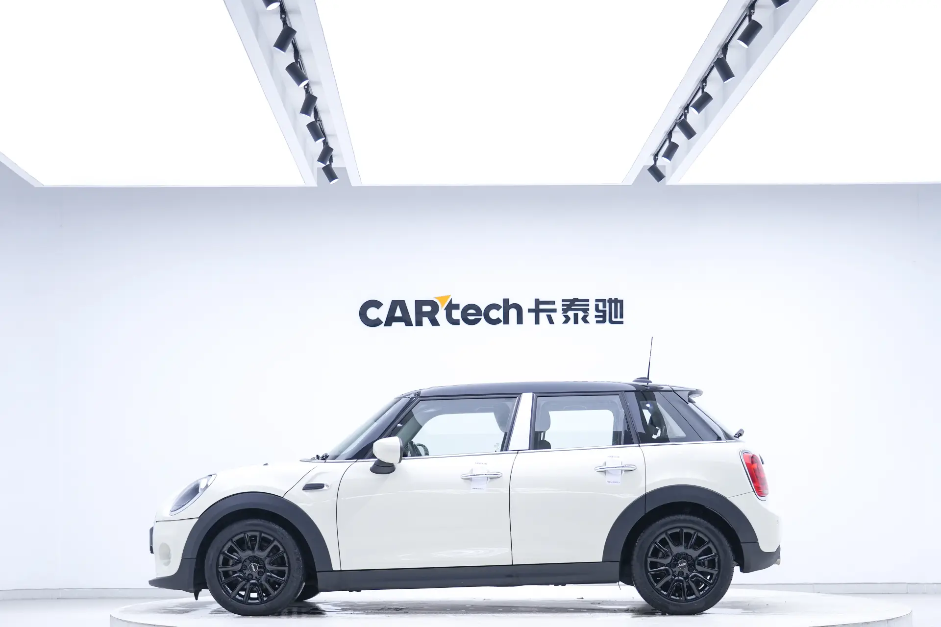 Mini ONE, 2019 8