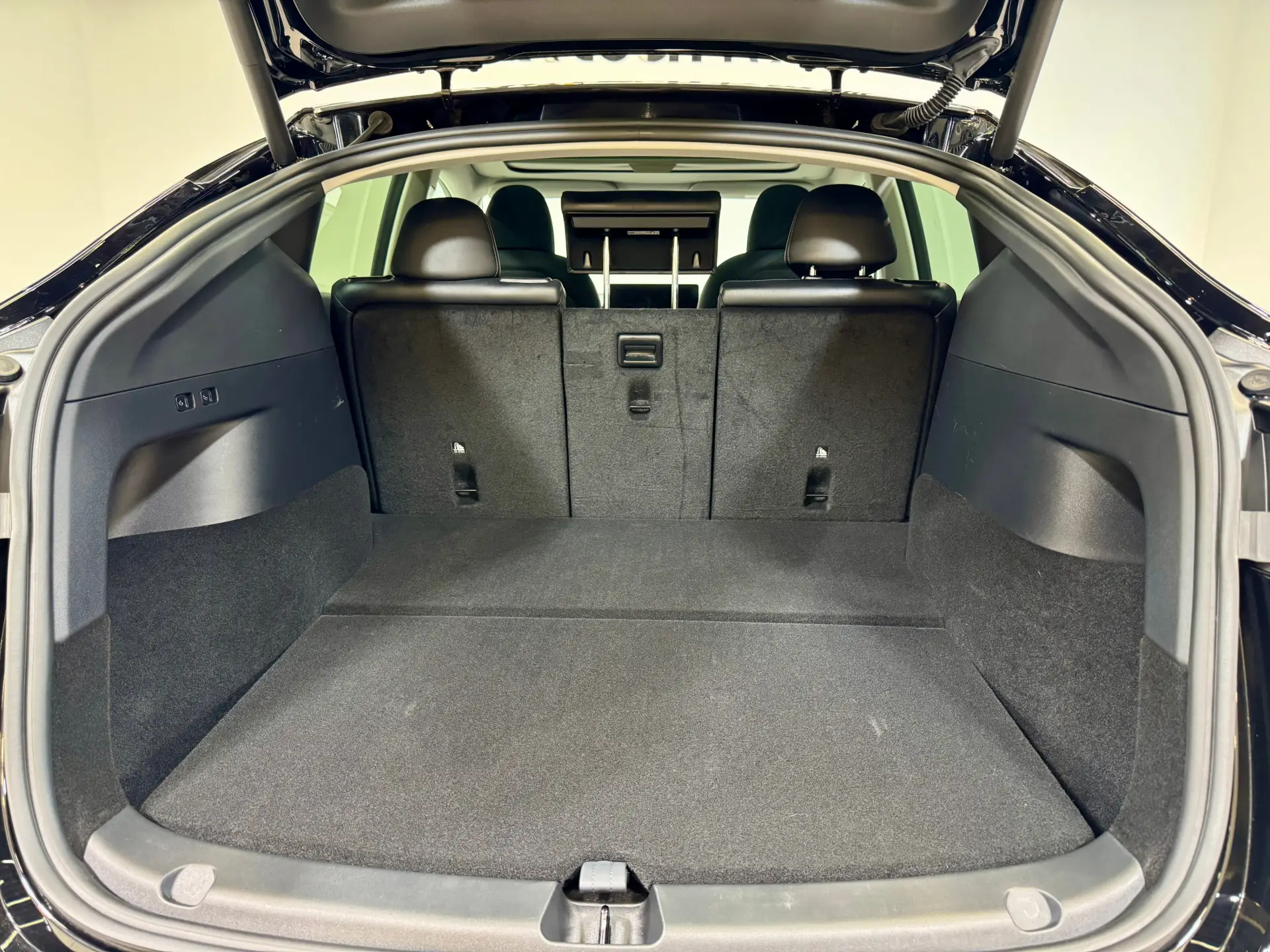 Tesla Model Y, 2023 28